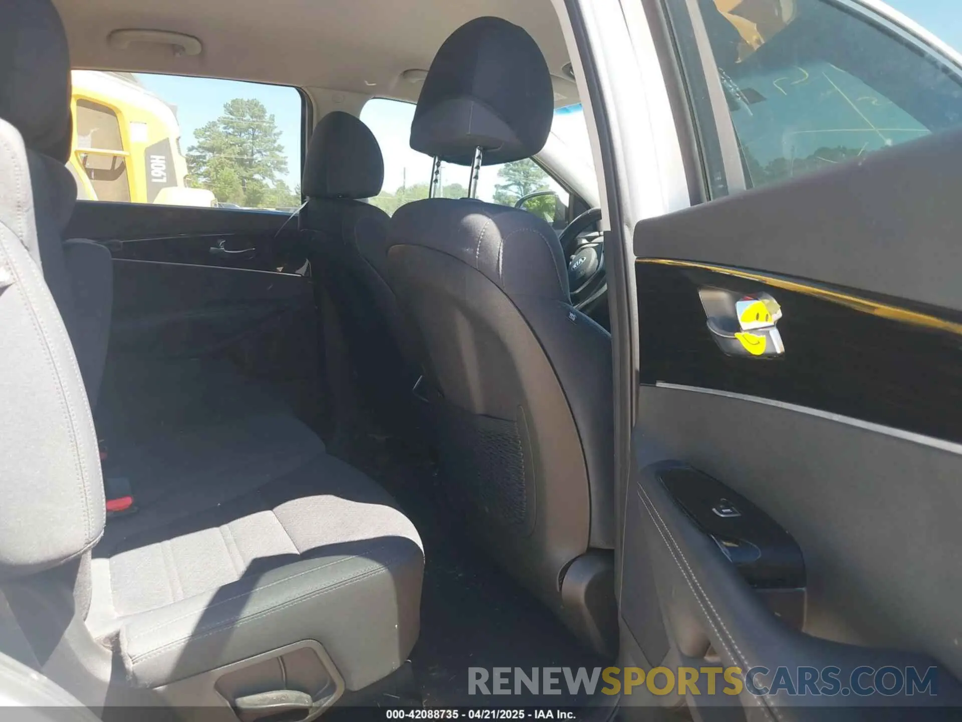 8 fotografías del automóvil dañado 5XYPG4A37KG511454 KIA SORENTO 2019