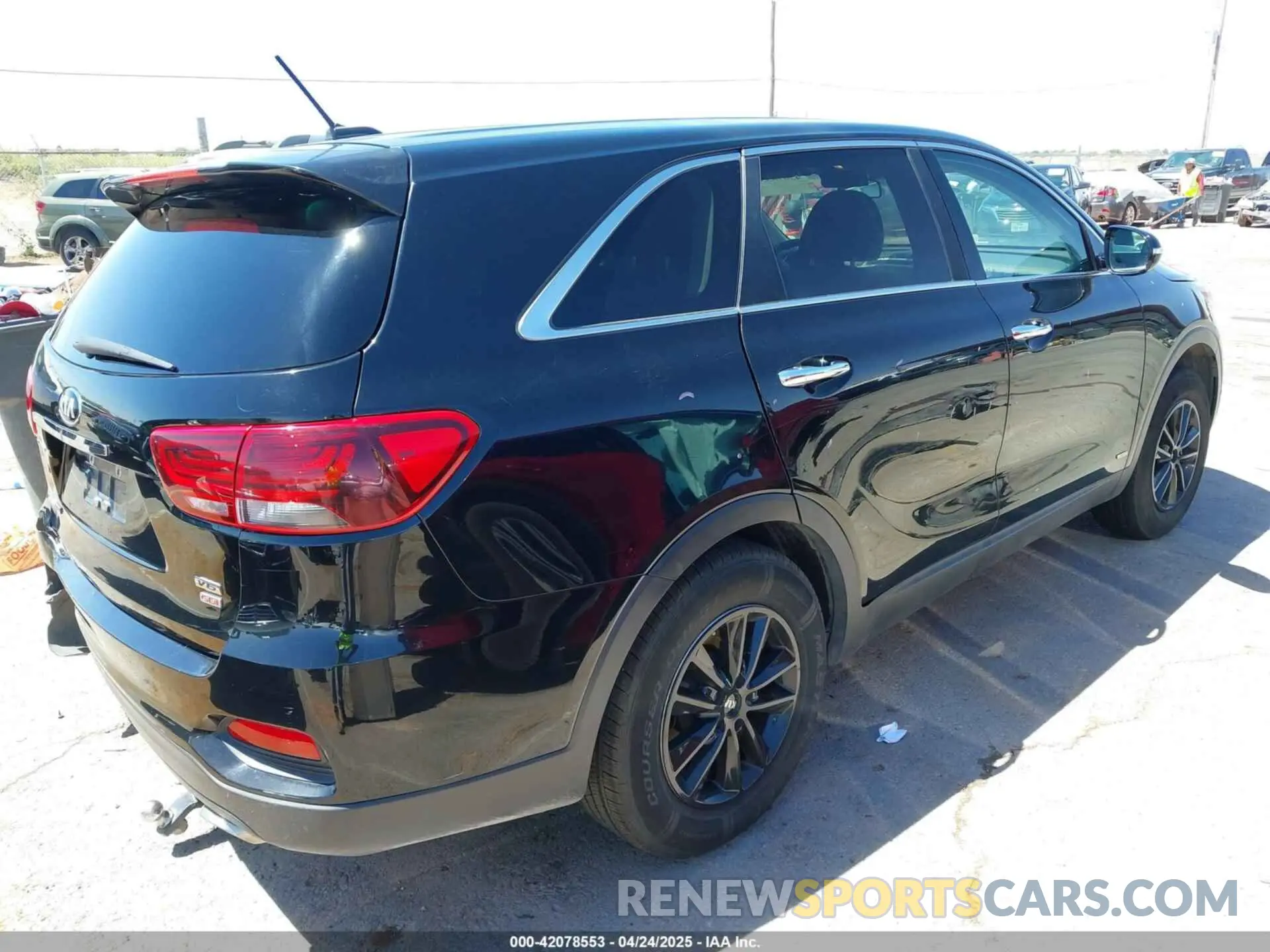 4 fotografías del automóvil dañado 5XYPG4A37KG530909 KIA SORENTO 2019