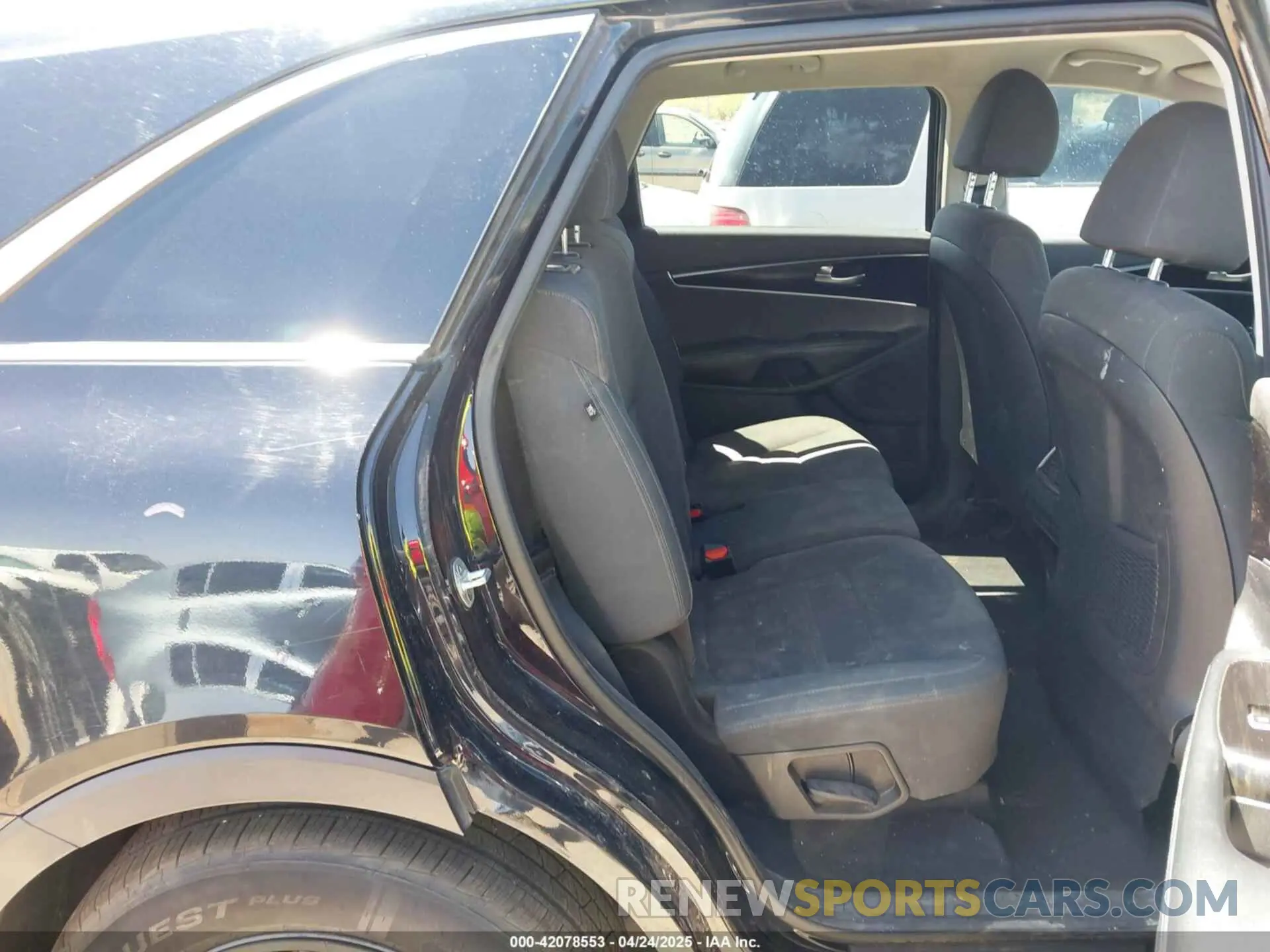 8 fotografías del automóvil dañado 5XYPG4A37KG530909 KIA SORENTO 2019
