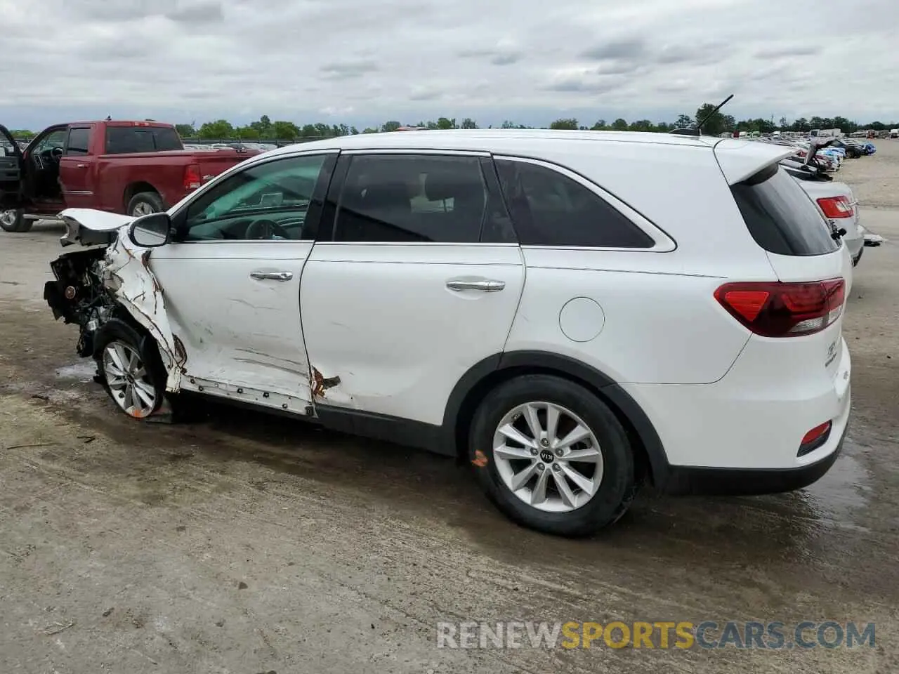 2 fotografías del automóvil dañado 5XYPG4A37KG531610 KIA SORENTO 2019