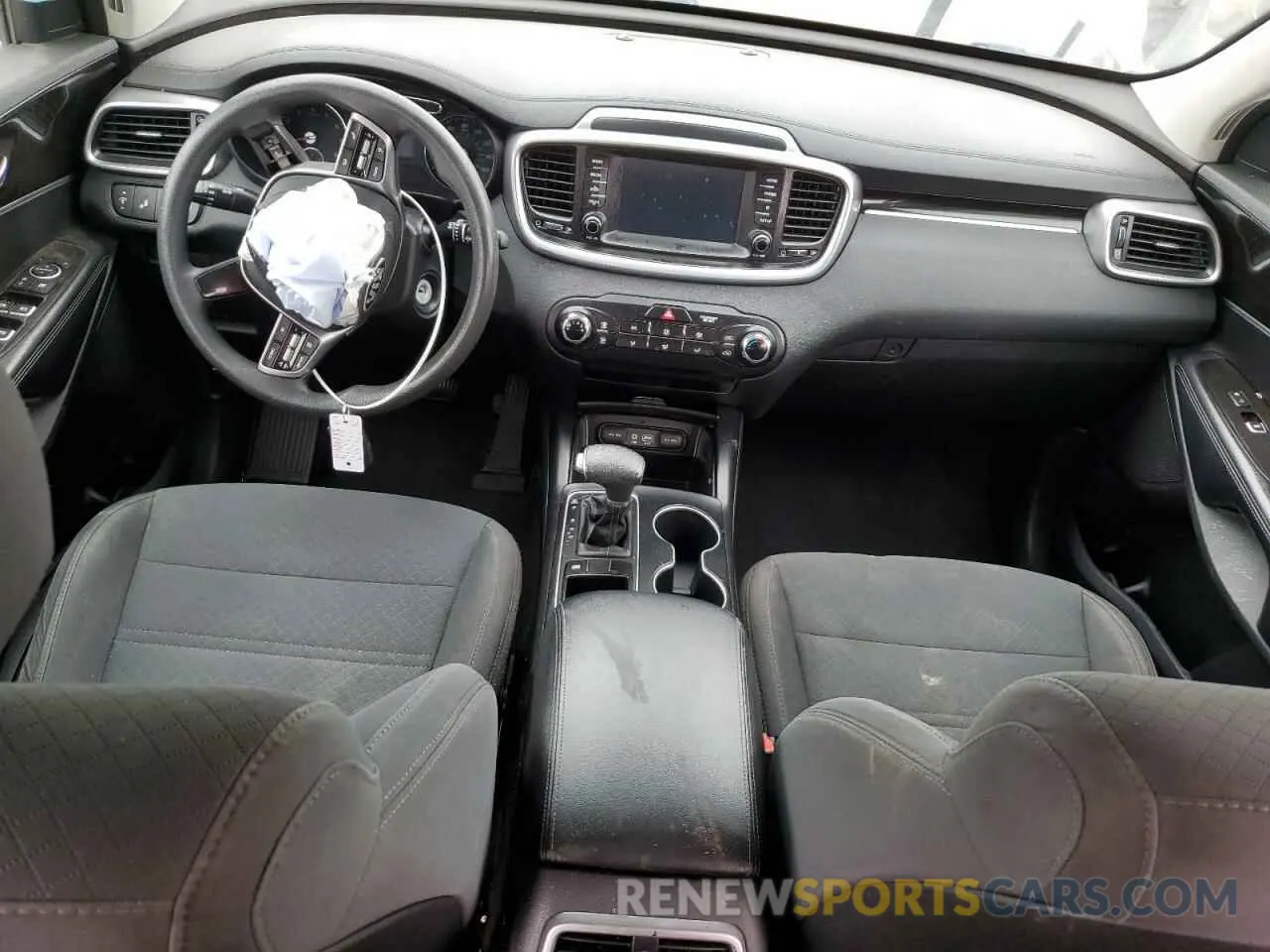8 fotografías del automóvil dañado 5XYPG4A37KG531610 KIA SORENTO 2019