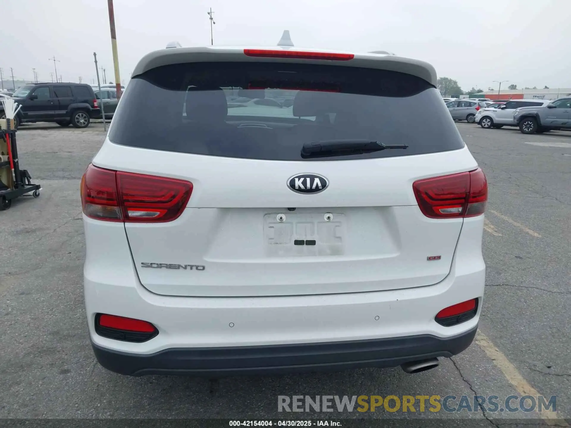 17 fotografías del automóvil dañado 5XYPG4A37KG589572 KIA SORENTO 2019