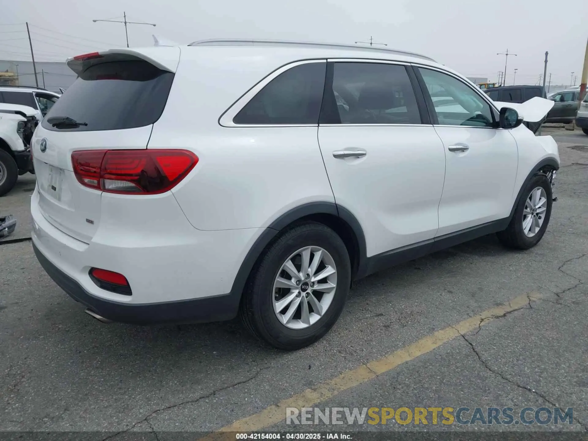 4 fotografías del automóvil dañado 5XYPG4A37KG589572 KIA SORENTO 2019