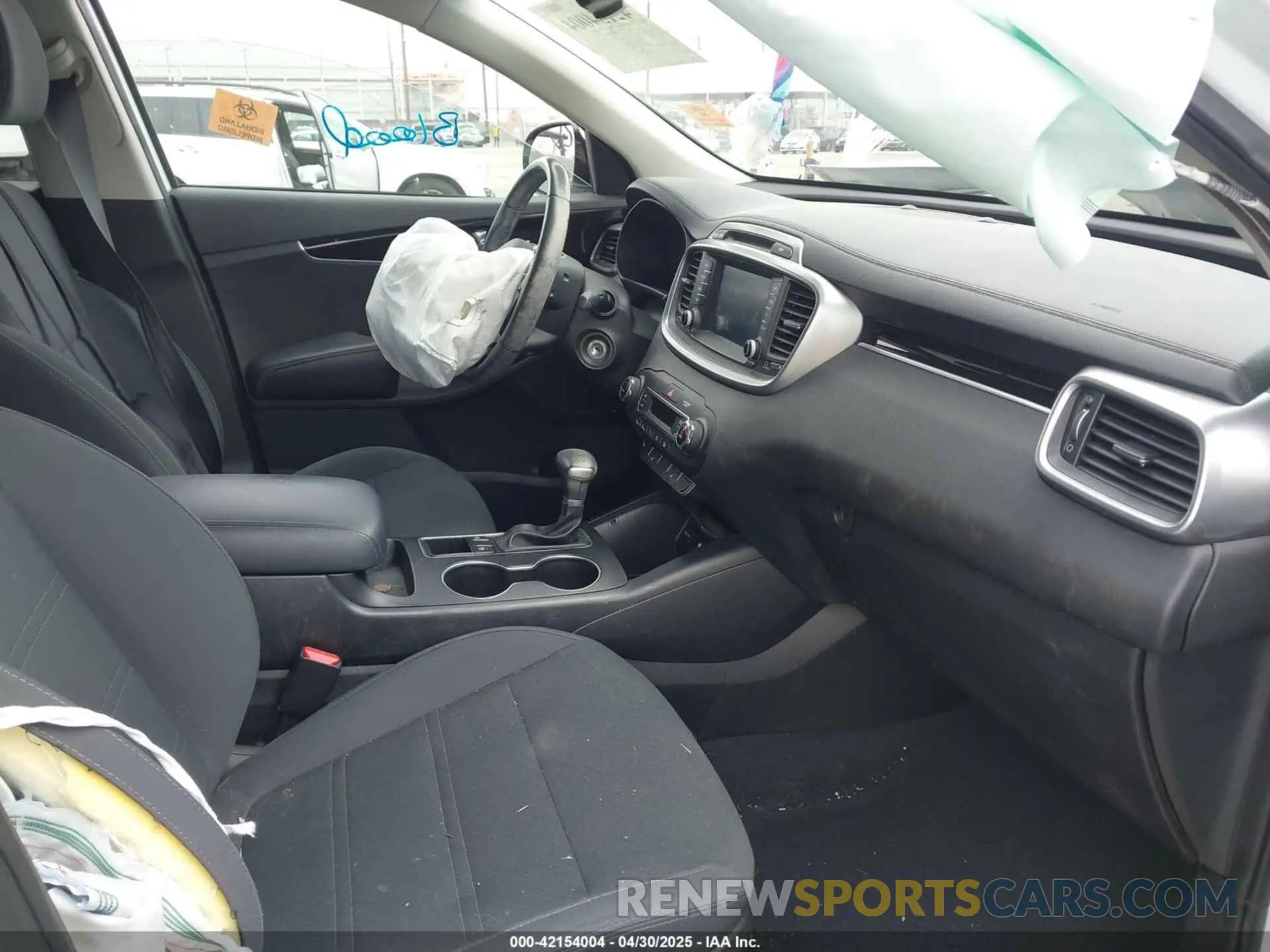 5 fotografías del automóvil dañado 5XYPG4A37KG589572 KIA SORENTO 2019