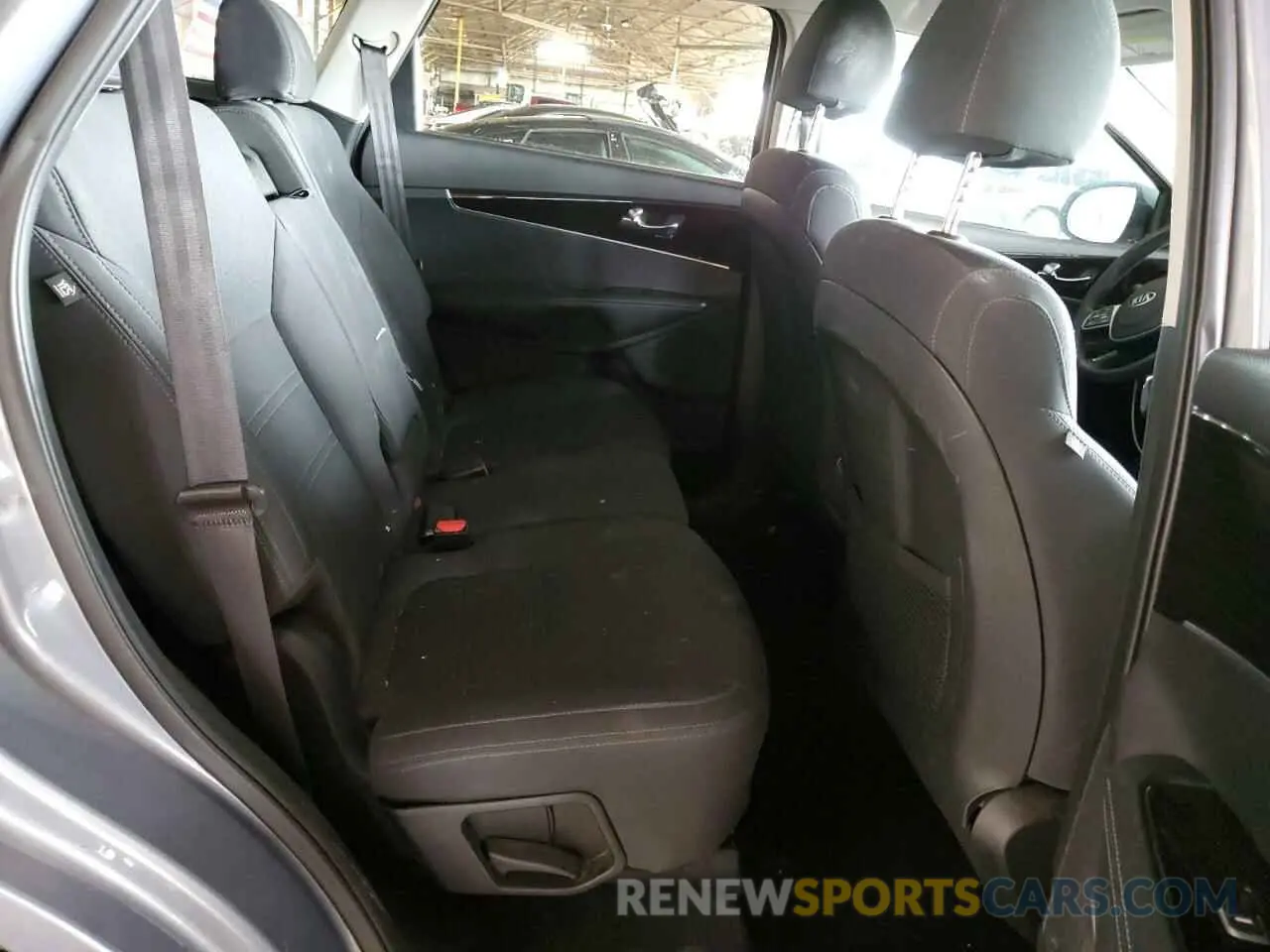 12 fotografías del automóvil dañado 5XYPG4A37KG603342 KIA SORENTO 2019