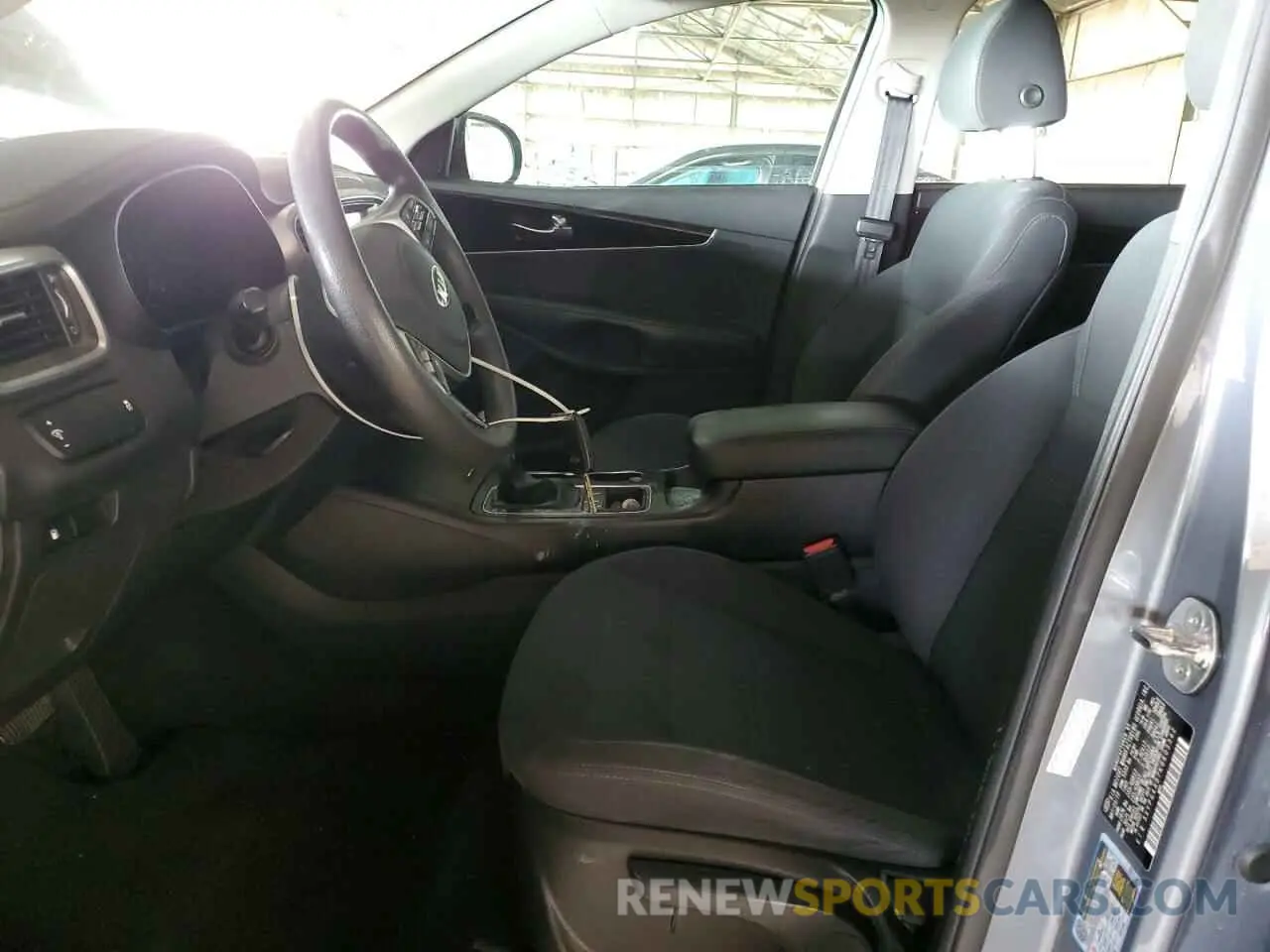 7 fotografías del automóvil dañado 5XYPG4A37KG603342 KIA SORENTO 2019