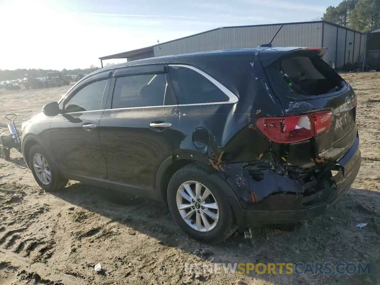 2 fotografías del automóvil dañado 5XYPG4A38KG443469 KIA SORENTO 2019