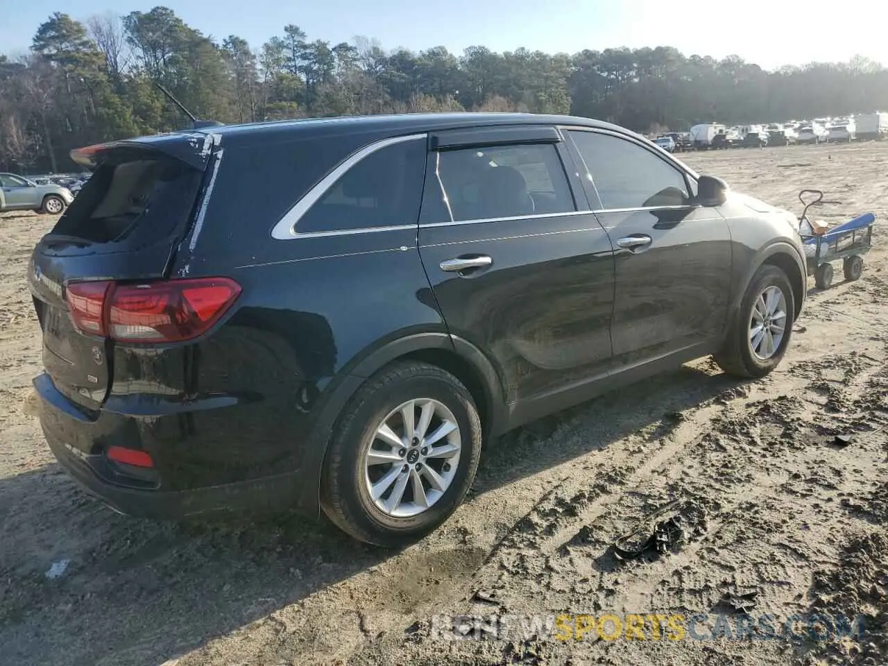 3 fotografías del automóvil dañado 5XYPG4A38KG443469 KIA SORENTO 2019