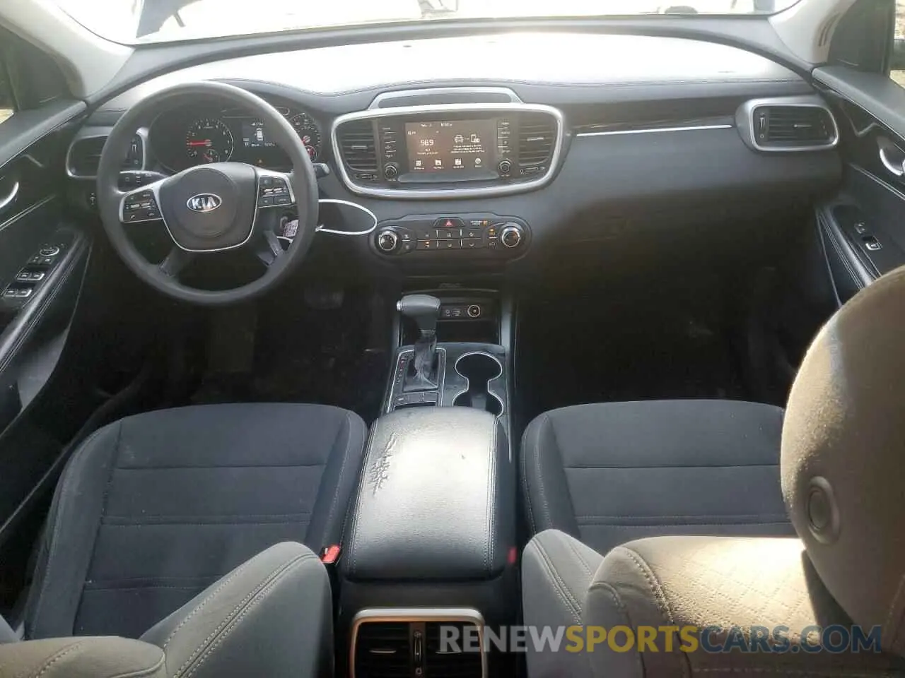 8 fotografías del automóvil dañado 5XYPG4A38KG443469 KIA SORENTO 2019