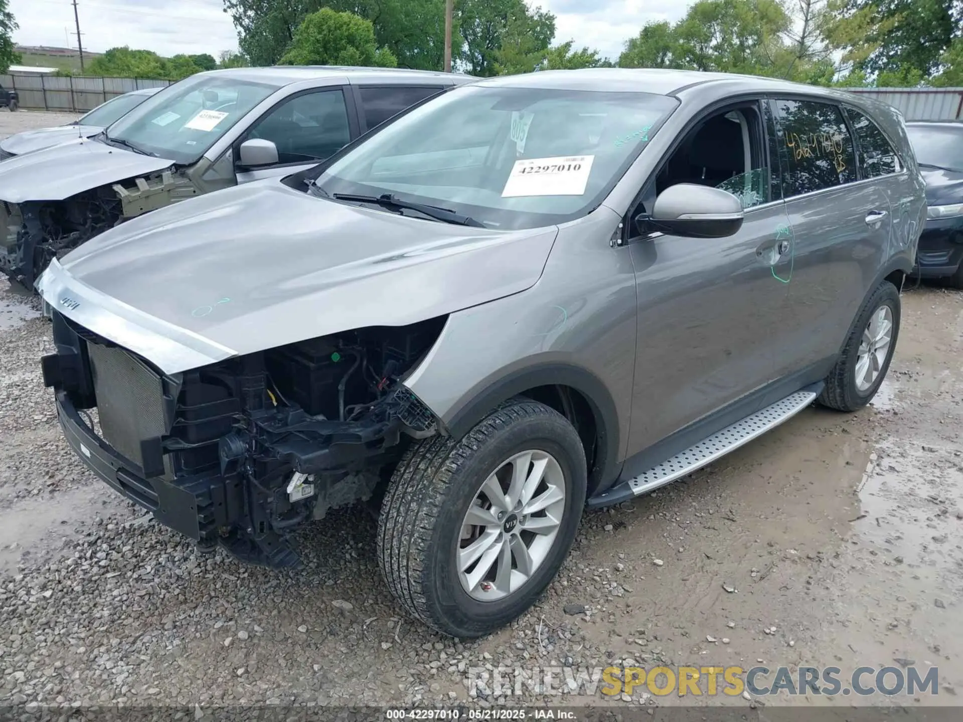 2 fotografías del automóvil dañado 5XYPG4A38KG533060 KIA SORENTO 2019