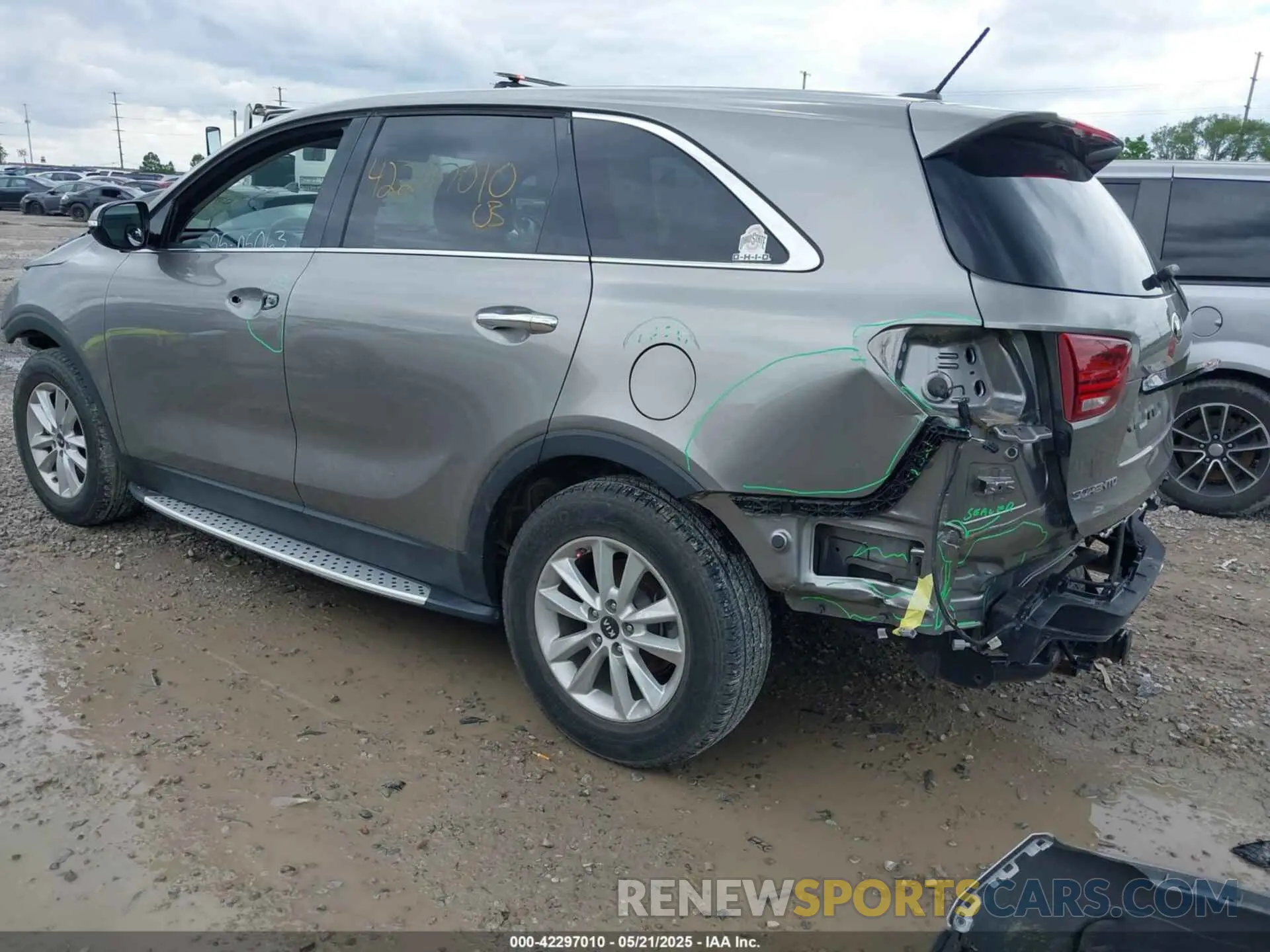 3 fotografías del automóvil dañado 5XYPG4A38KG533060 KIA SORENTO 2019