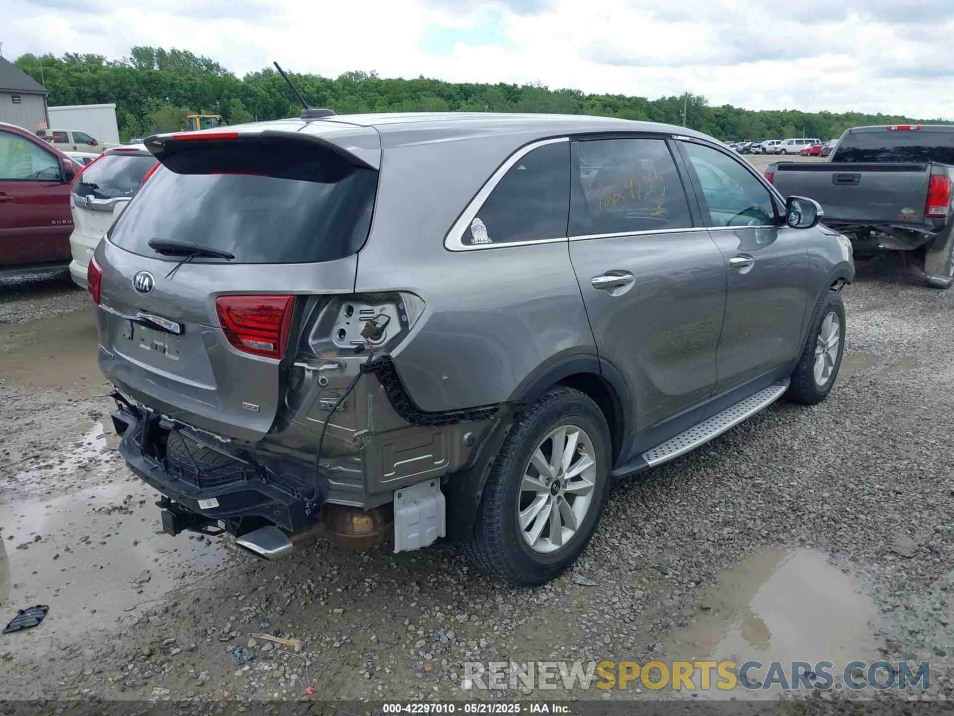 4 fotografías del automóvil dañado 5XYPG4A38KG533060 KIA SORENTO 2019