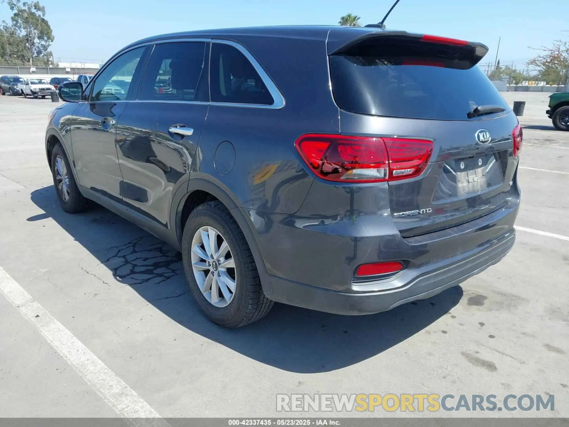 3 fotografías del automóvil dañado 5XYPG4A38KG536055 KIA SORENTO 2019