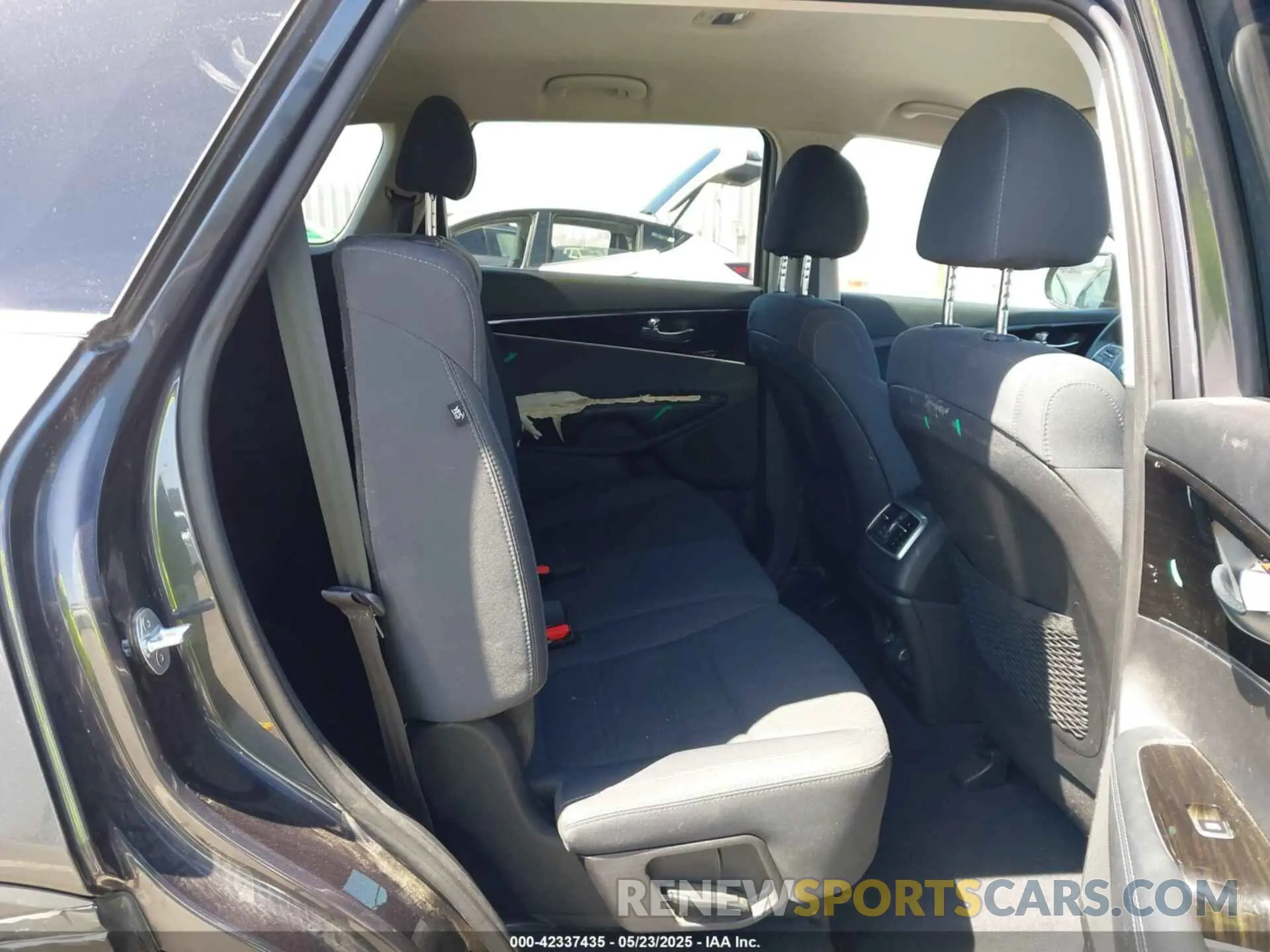 8 fotografías del automóvil dañado 5XYPG4A38KG536055 KIA SORENTO 2019