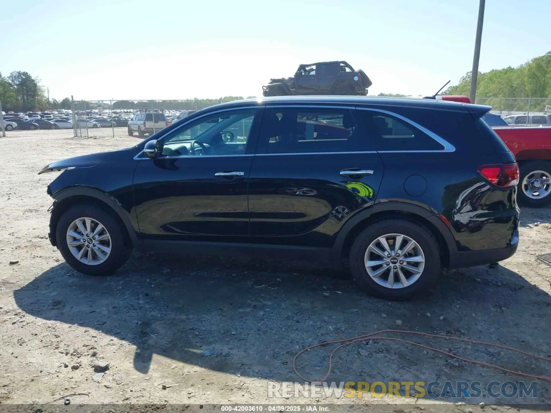 15 fotografías del automóvil dañado 5XYPG4A38KG574269 KIA SORENTO 2019