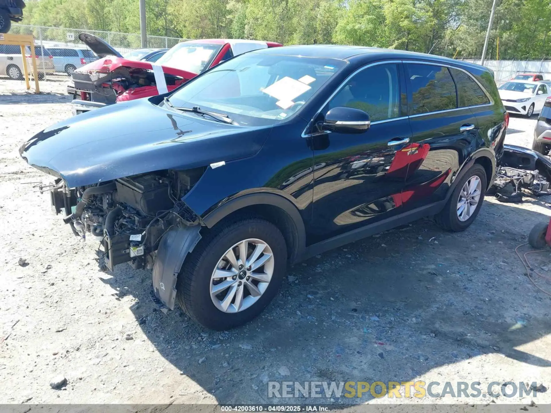 2 fotografías del automóvil dañado 5XYPG4A38KG574269 KIA SORENTO 2019