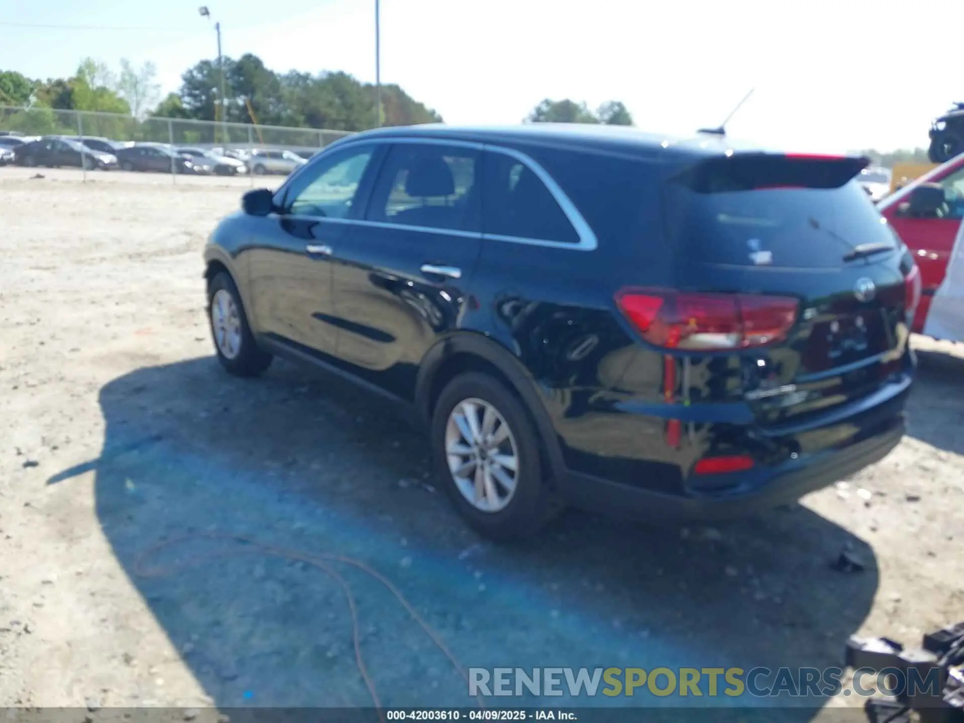 3 fotografías del automóvil dañado 5XYPG4A38KG574269 KIA SORENTO 2019