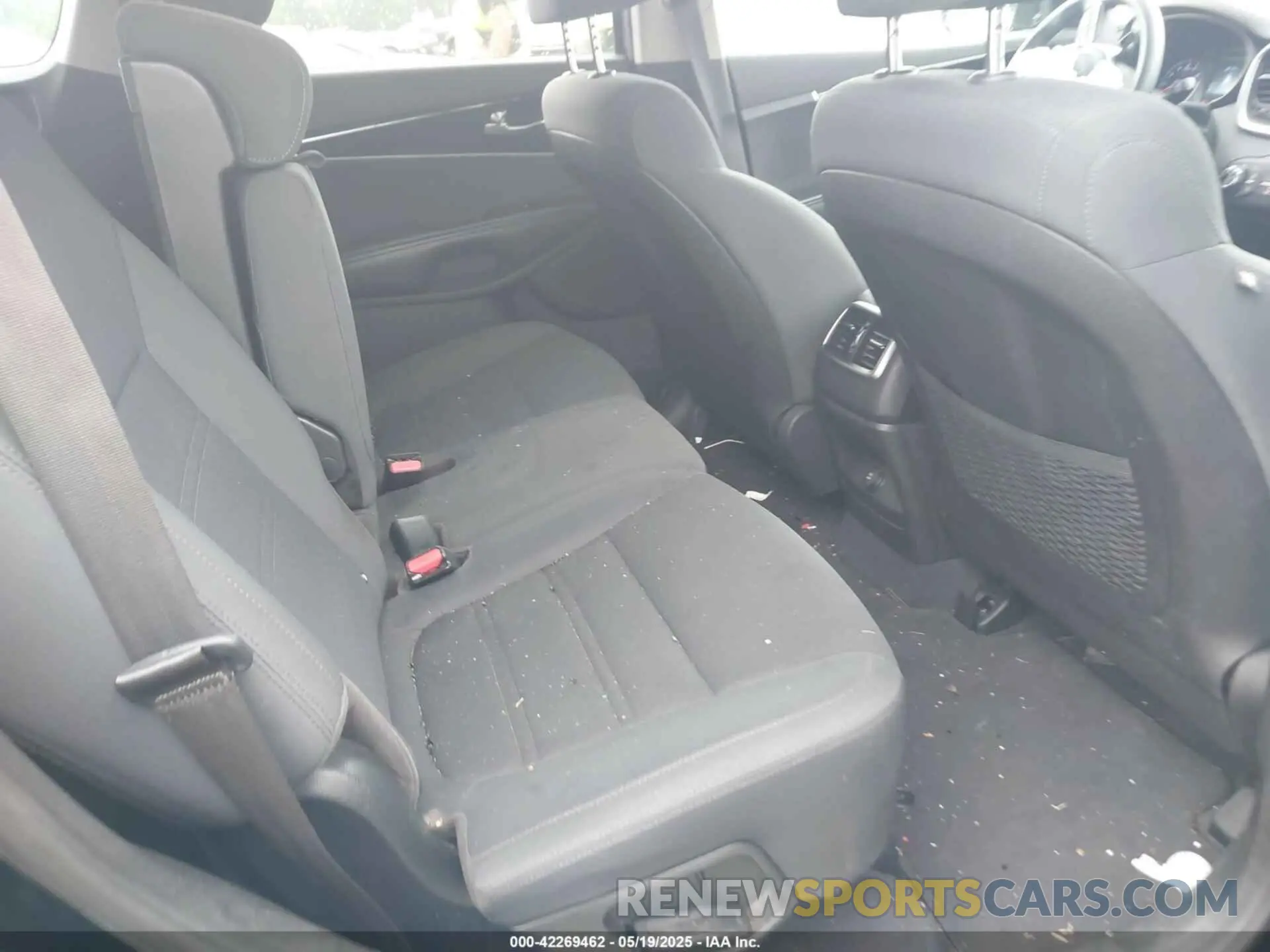 8 fotografías del automóvil dañado 5XYPG4A38KG581934 KIA SORENTO 2019