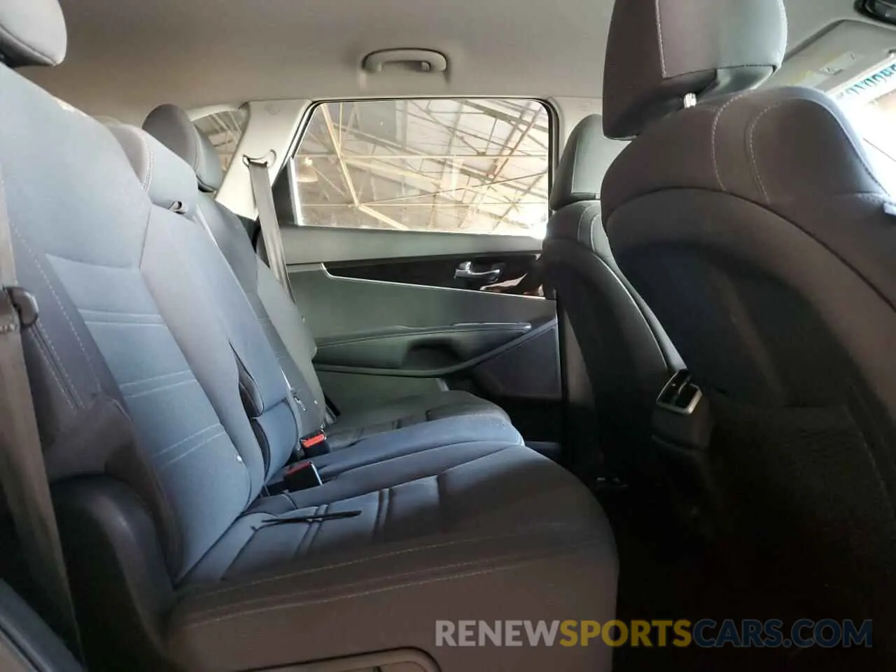 11 fotografías del automóvil dañado 5XYPG4A38KG611577 KIA SORENTO 2019