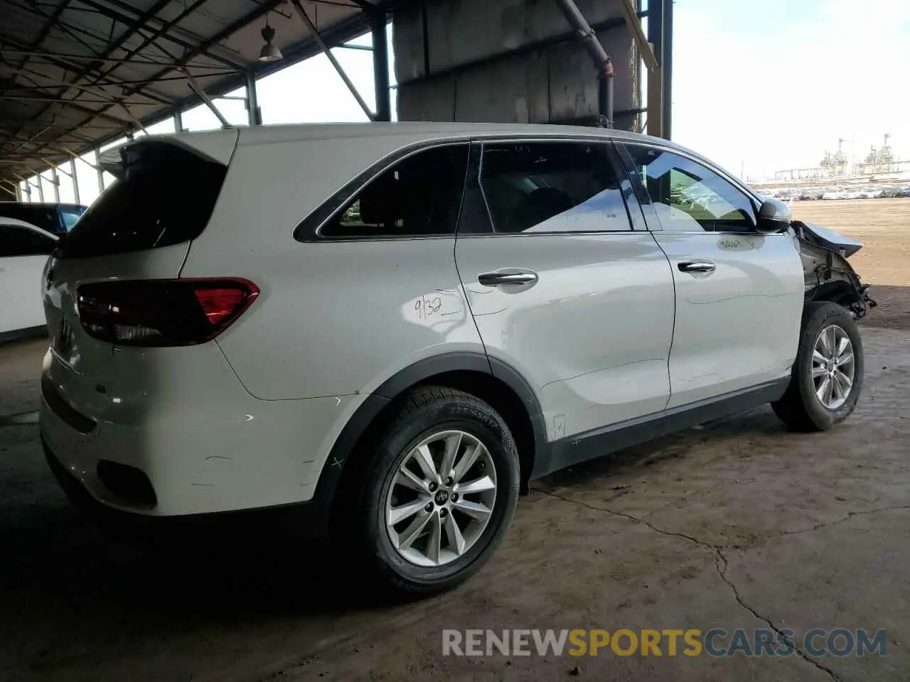 3 fotografías del automóvil dañado 5XYPG4A38KG611577 KIA SORENTO 2019