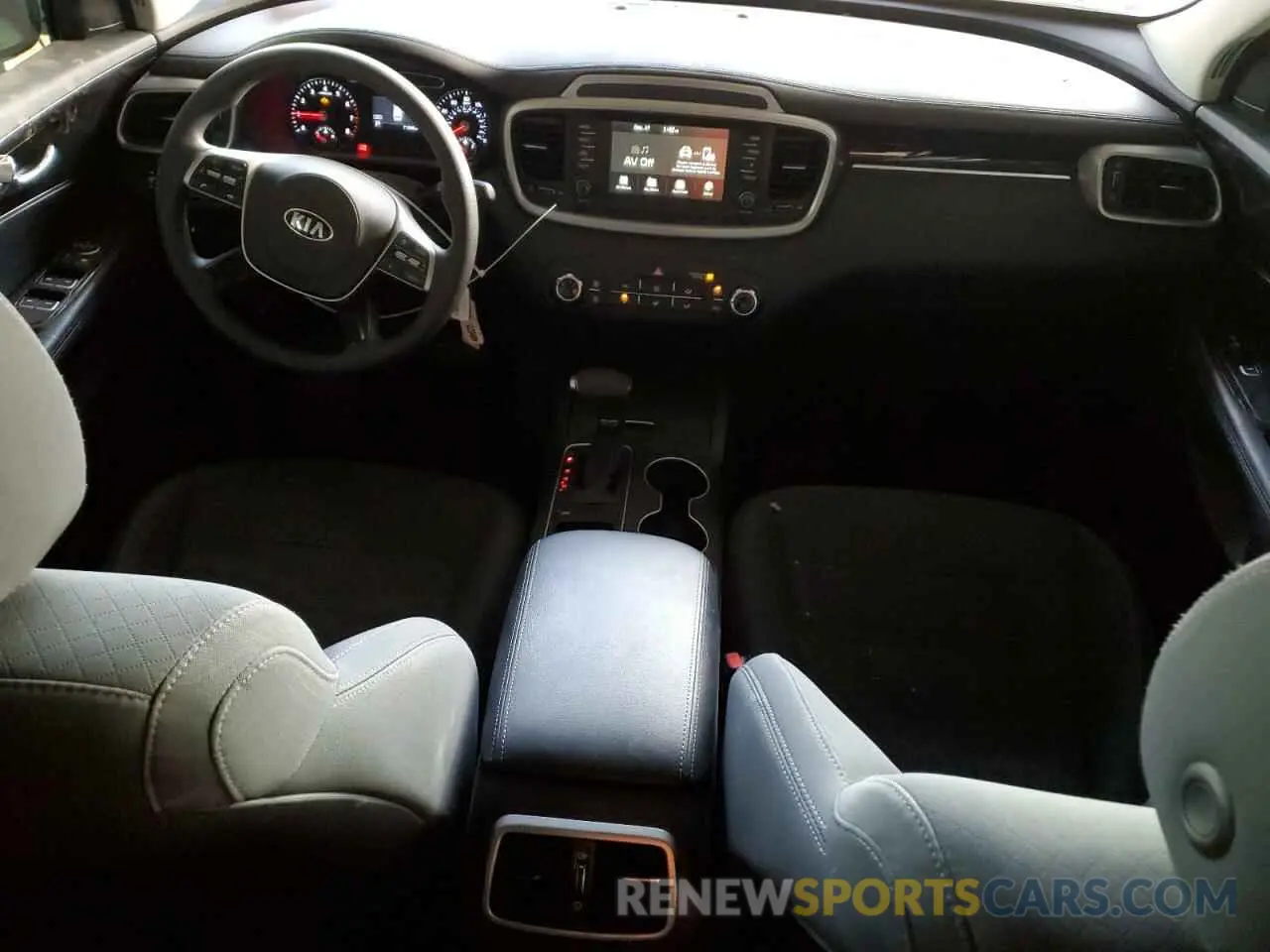8 fotografías del automóvil dañado 5XYPG4A38KG611577 KIA SORENTO 2019