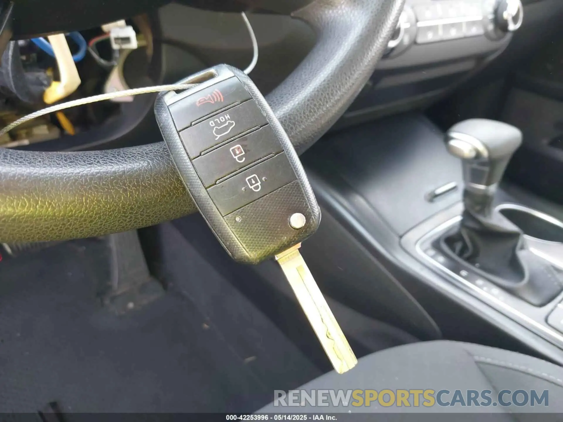 11 fotografías del automóvil dañado 5XYPG4A39KG463715 KIA SORENTO 2019