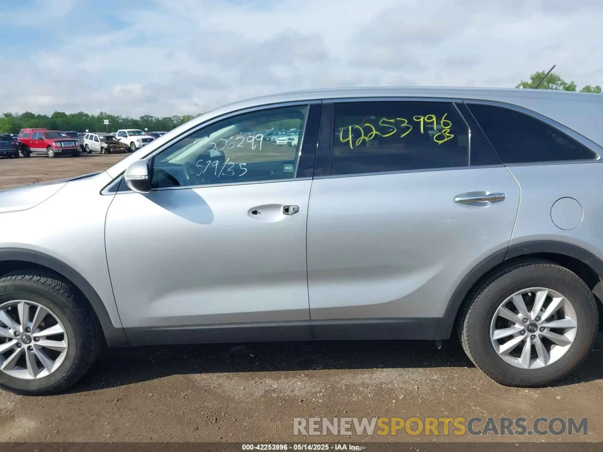 14 fotografías del automóvil dañado 5XYPG4A39KG463715 KIA SORENTO 2019