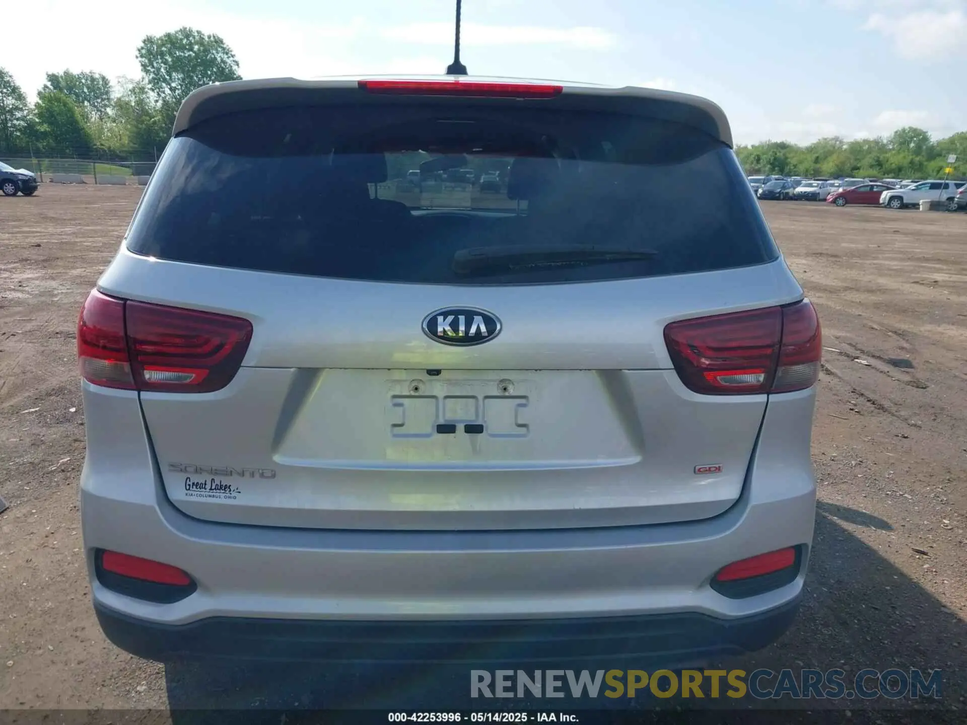 16 fotografías del automóvil dañado 5XYPG4A39KG463715 KIA SORENTO 2019