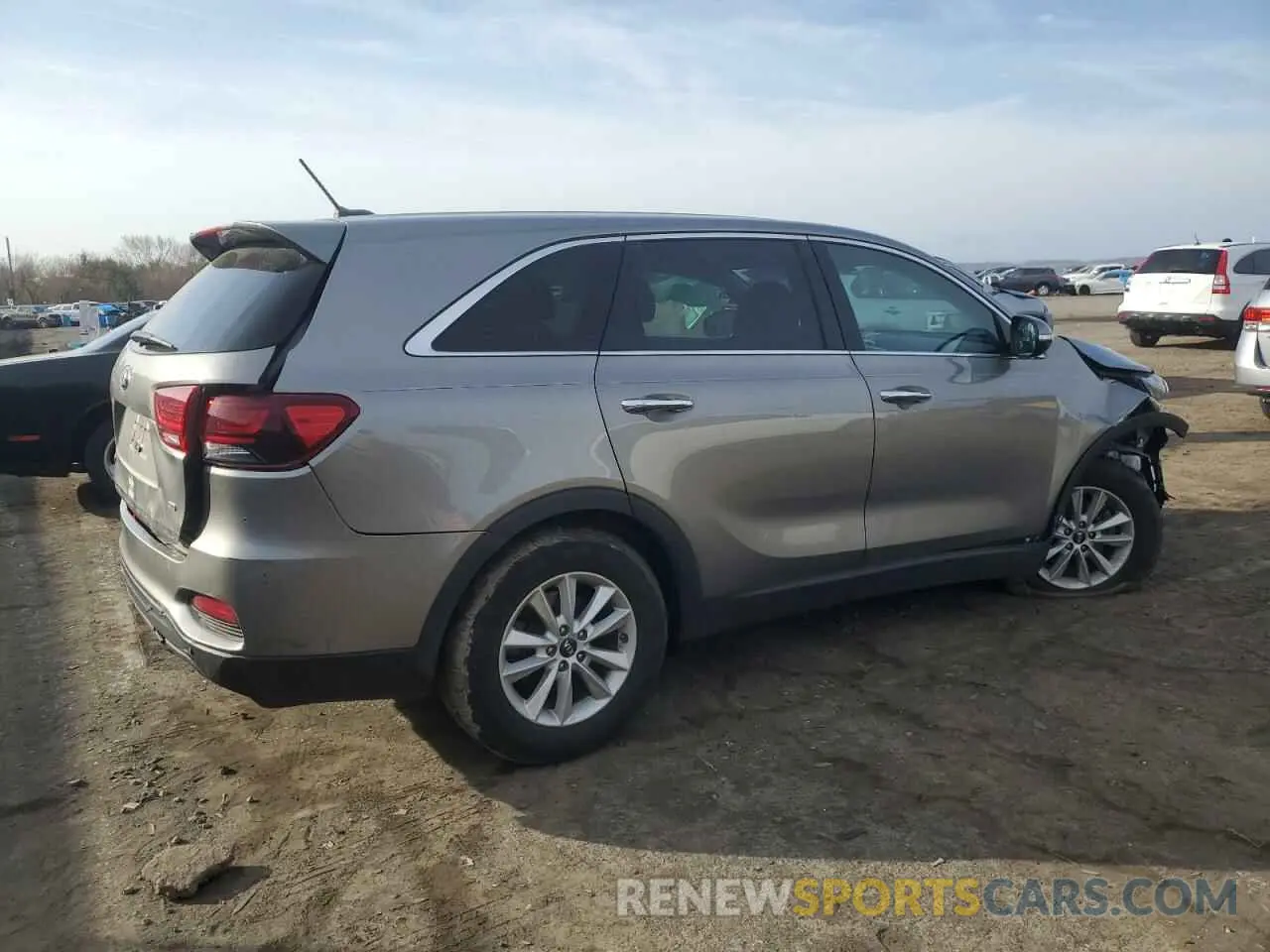 3 fotografías del automóvil dañado 5XYPG4A39KG520477 KIA SORENTO 2019