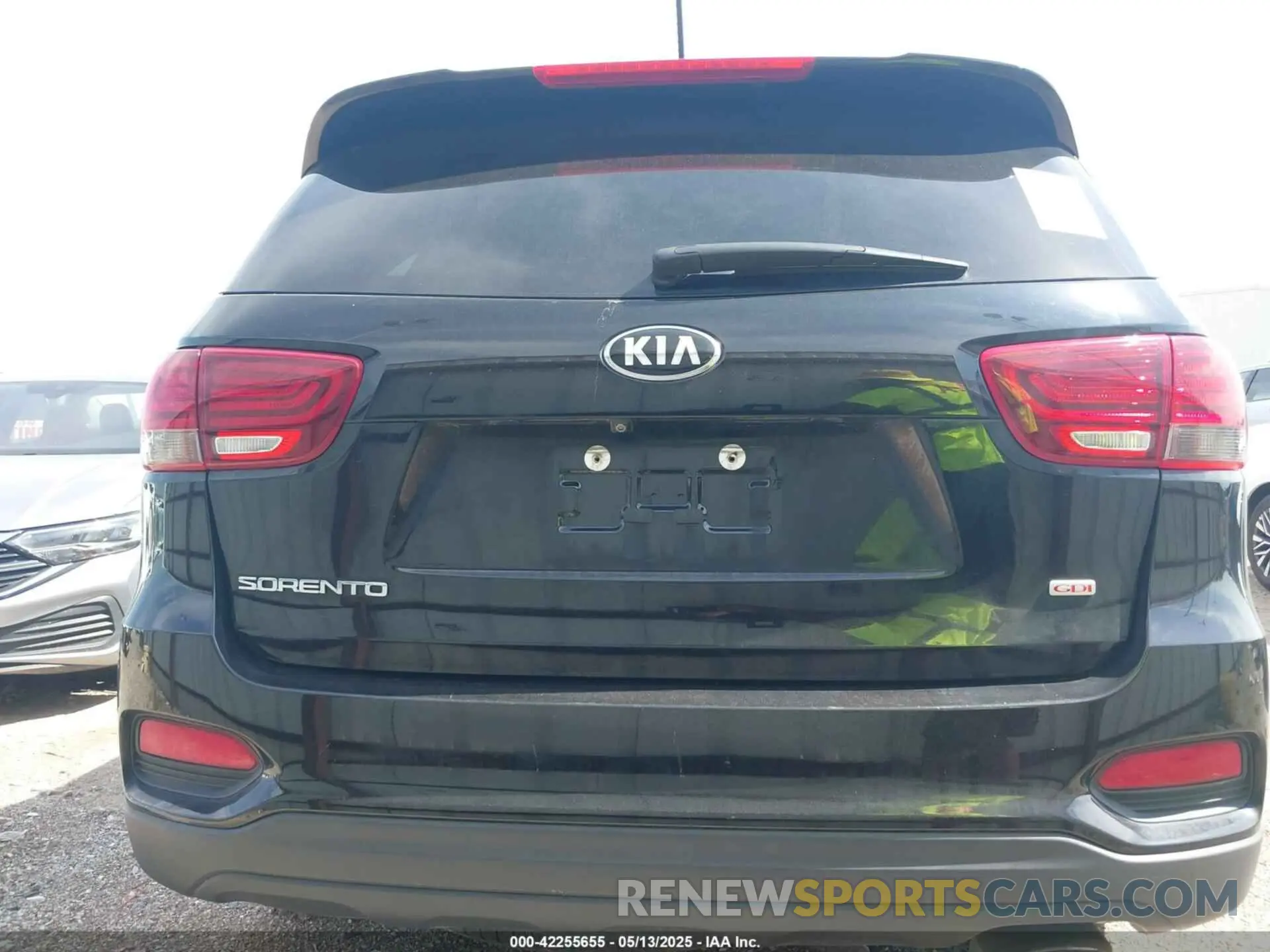 16 fotografías del automóvil dañado 5XYPG4A39KG534430 KIA SORENTO 2019