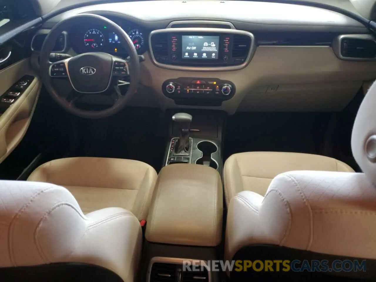 8 fotografías del automóvil dañado 5XYPG4A39KG537179 KIA SORENTO 2019