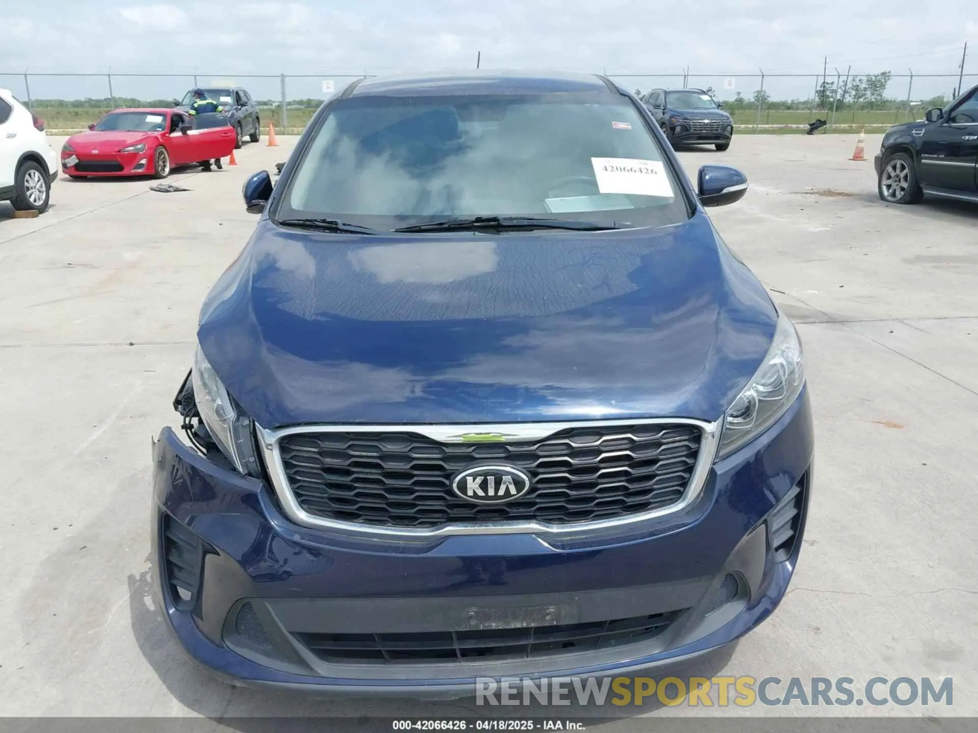 12 fotografías del automóvil dañado 5XYPG4A39KG541829 KIA SORENTO 2019