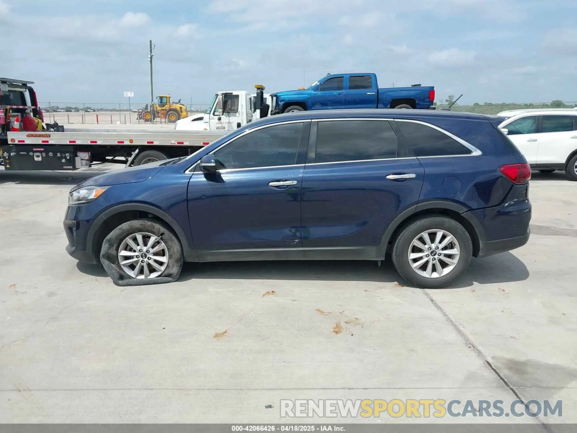 14 fotografías del automóvil dañado 5XYPG4A39KG541829 KIA SORENTO 2019