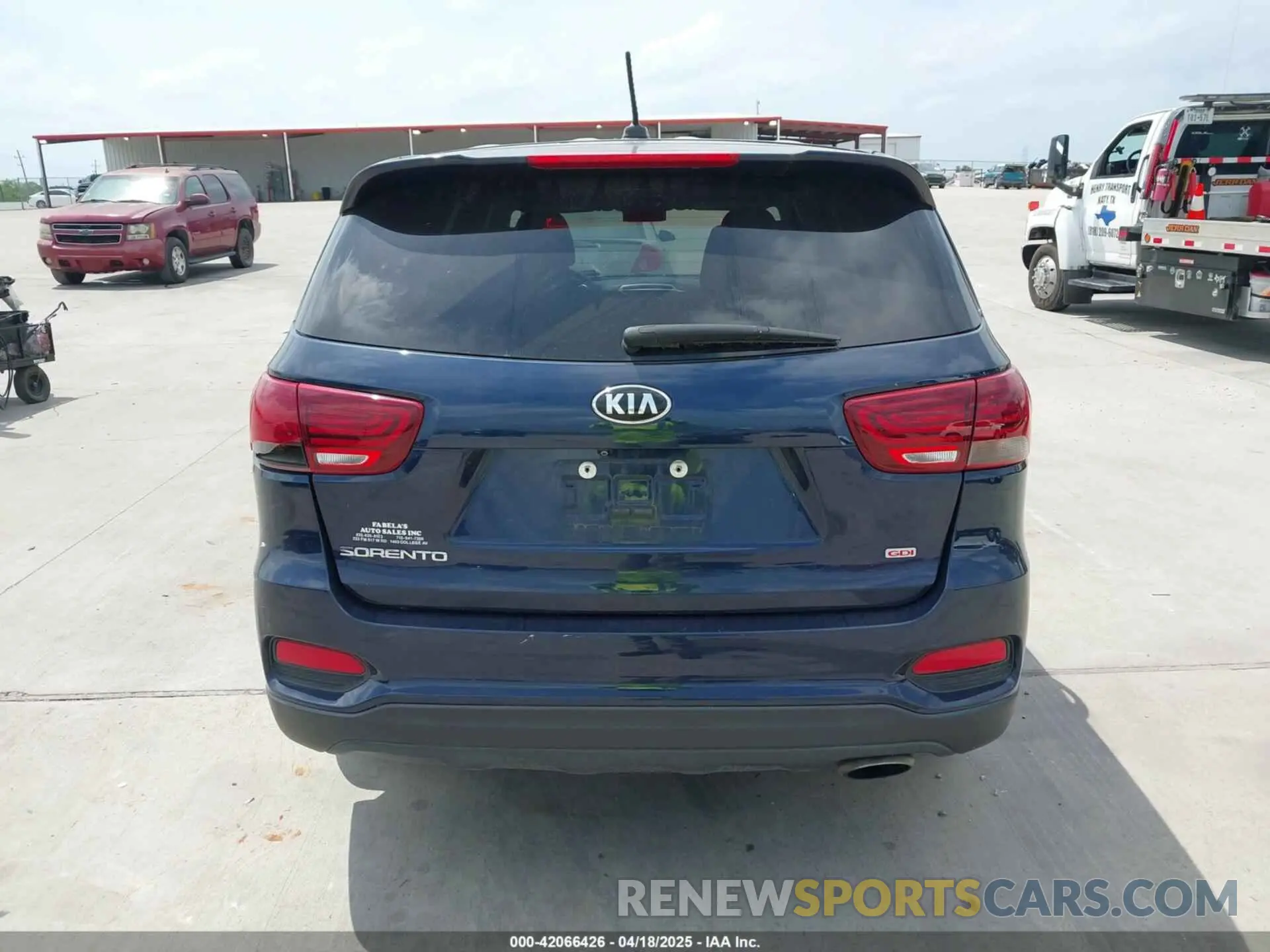 16 fotografías del automóvil dañado 5XYPG4A39KG541829 KIA SORENTO 2019