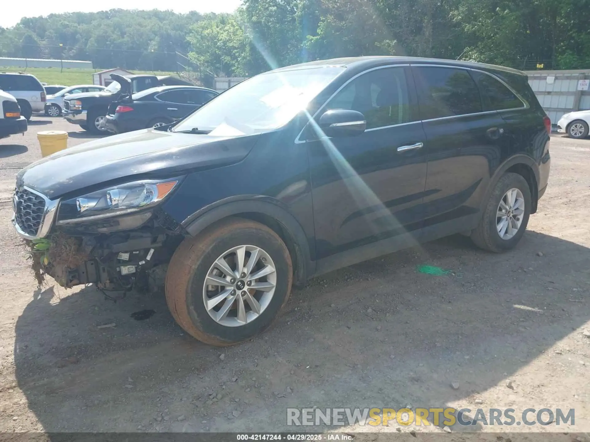 2 fotografías del automóvil dañado 5XYPG4A39KG576239 KIA SORENTO 2019