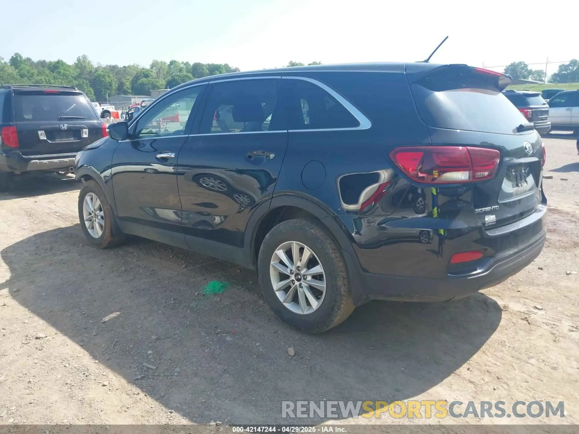 3 fotografías del automóvil dañado 5XYPG4A39KG576239 KIA SORENTO 2019