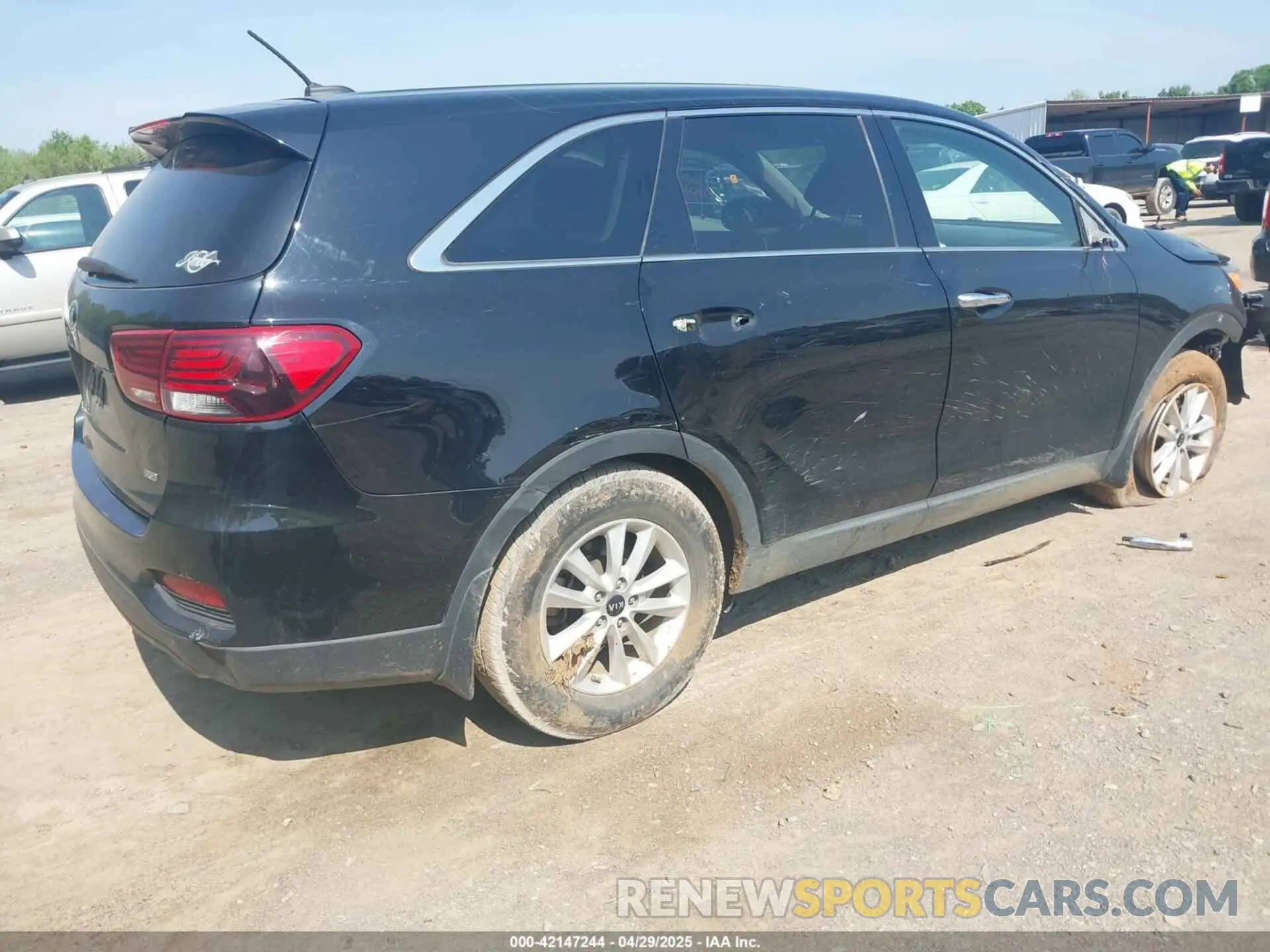 4 fotografías del automóvil dañado 5XYPG4A39KG576239 KIA SORENTO 2019