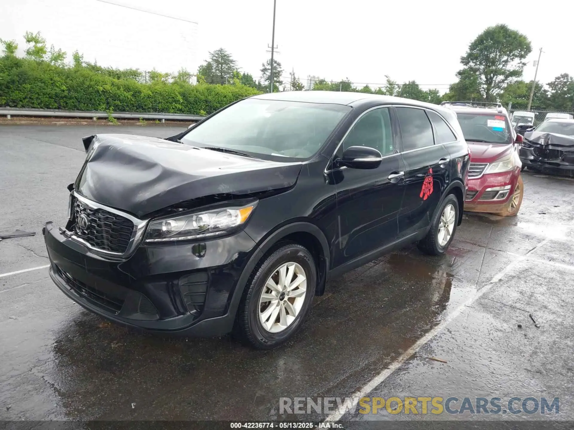 2 fotografías del automóvil dañado 5XYPG4A39KG584941 KIA SORENTO 2019
