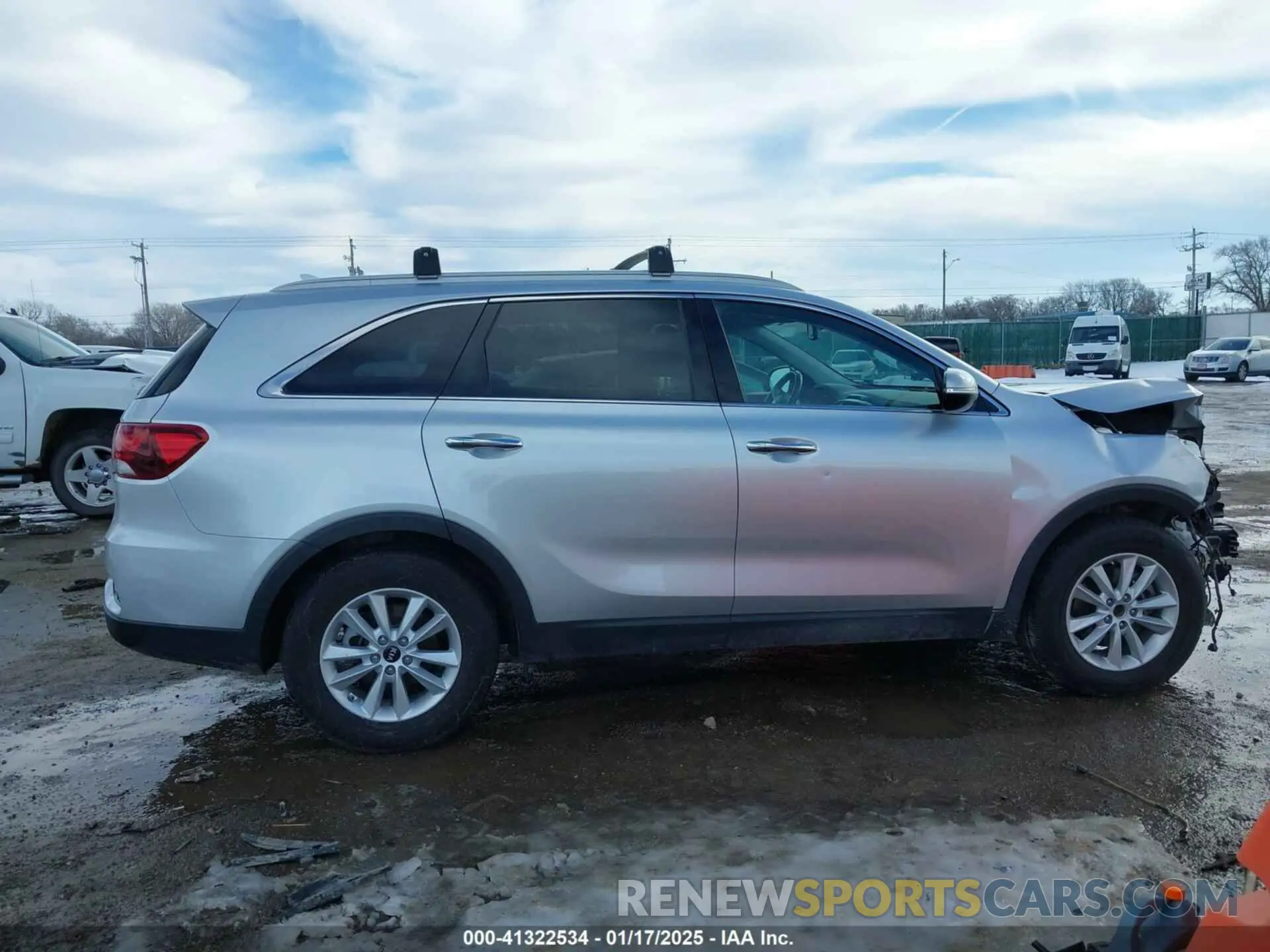 14 fotografías del automóvil dañado 5XYPG4A39KG592649 KIA SORENTO 2019