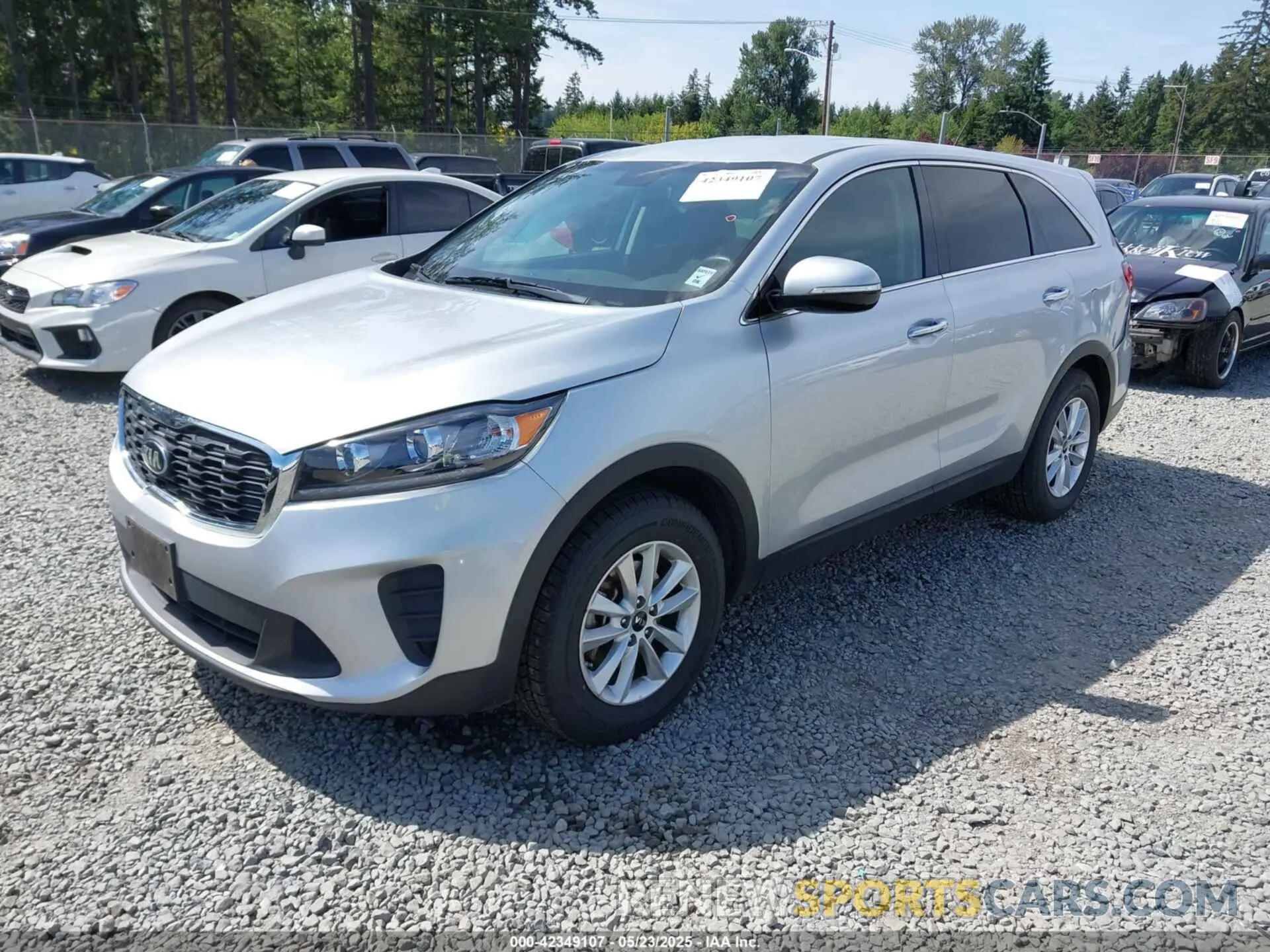2 fotografías del automóvil dañado 5XYPG4A39KG595941 KIA SORENTO 2019