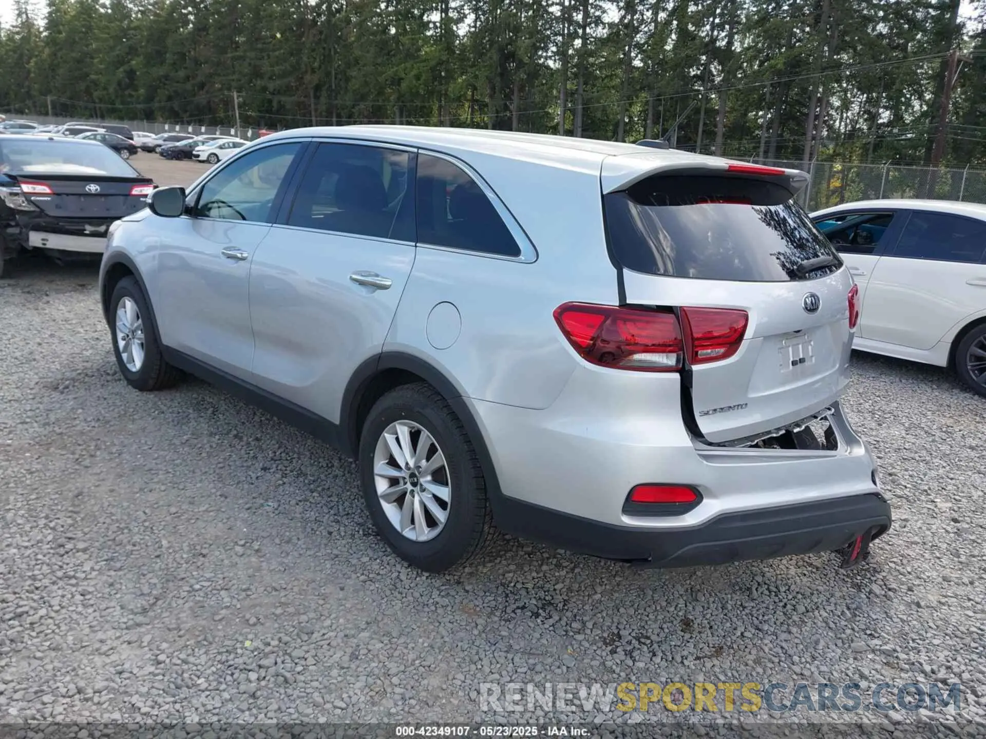 3 fotografías del automóvil dañado 5XYPG4A39KG595941 KIA SORENTO 2019