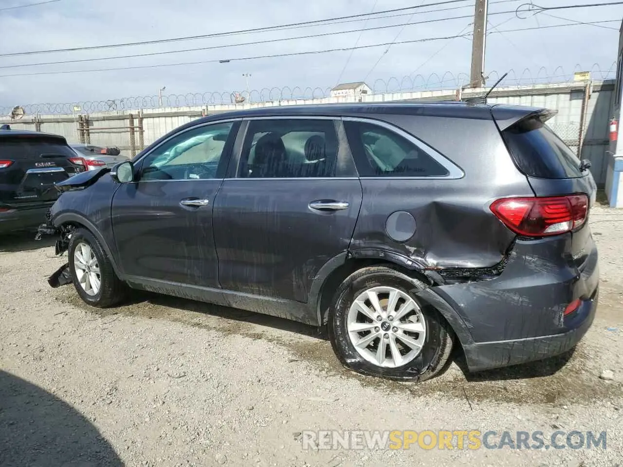 2 fotografías del automóvil dañado 5XYPG4A3XKG517426 KIA SORENTO 2019