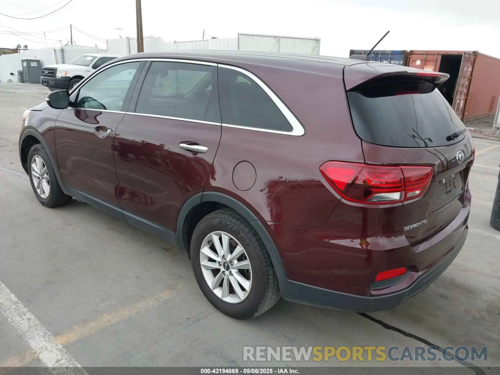 3 fotografías del automóvil dañado 5XYPG4A3XKG535831 KIA SORENTO 2019