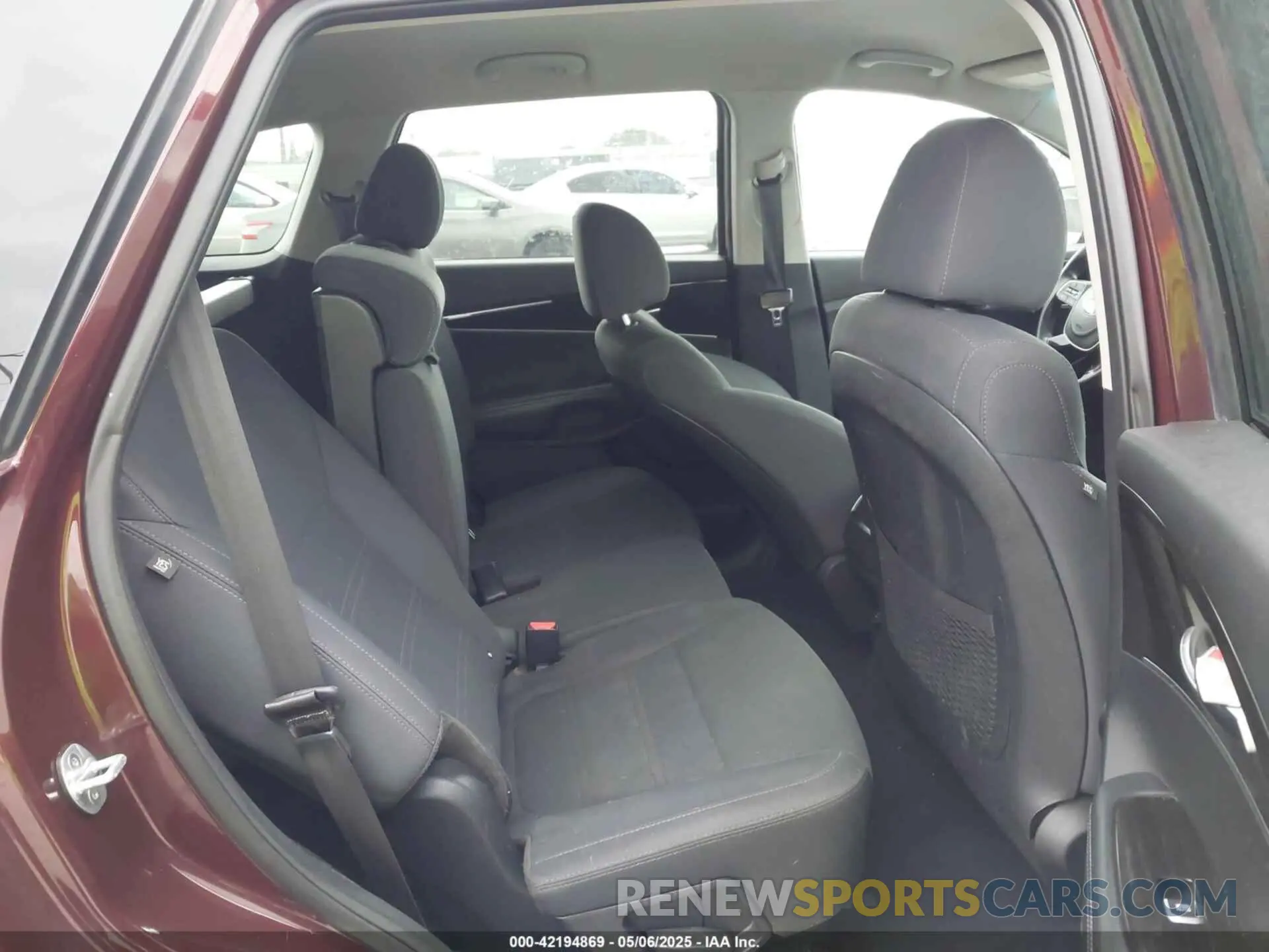 8 fotografías del automóvil dañado 5XYPG4A3XKG535831 KIA SORENTO 2019