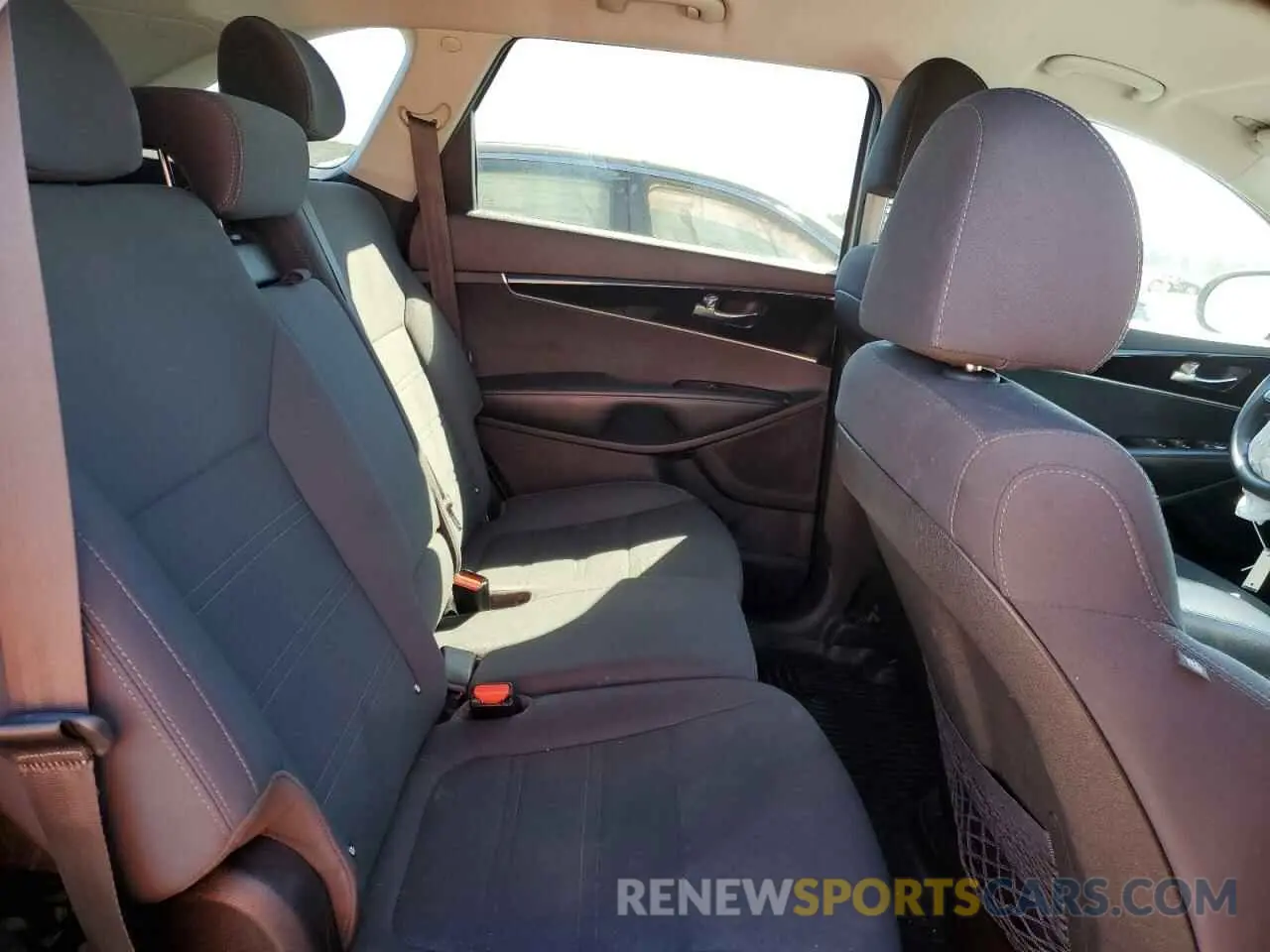11 fotografías del automóvil dañado 5XYPG4A3XKG573950 KIA SORENTO 2019