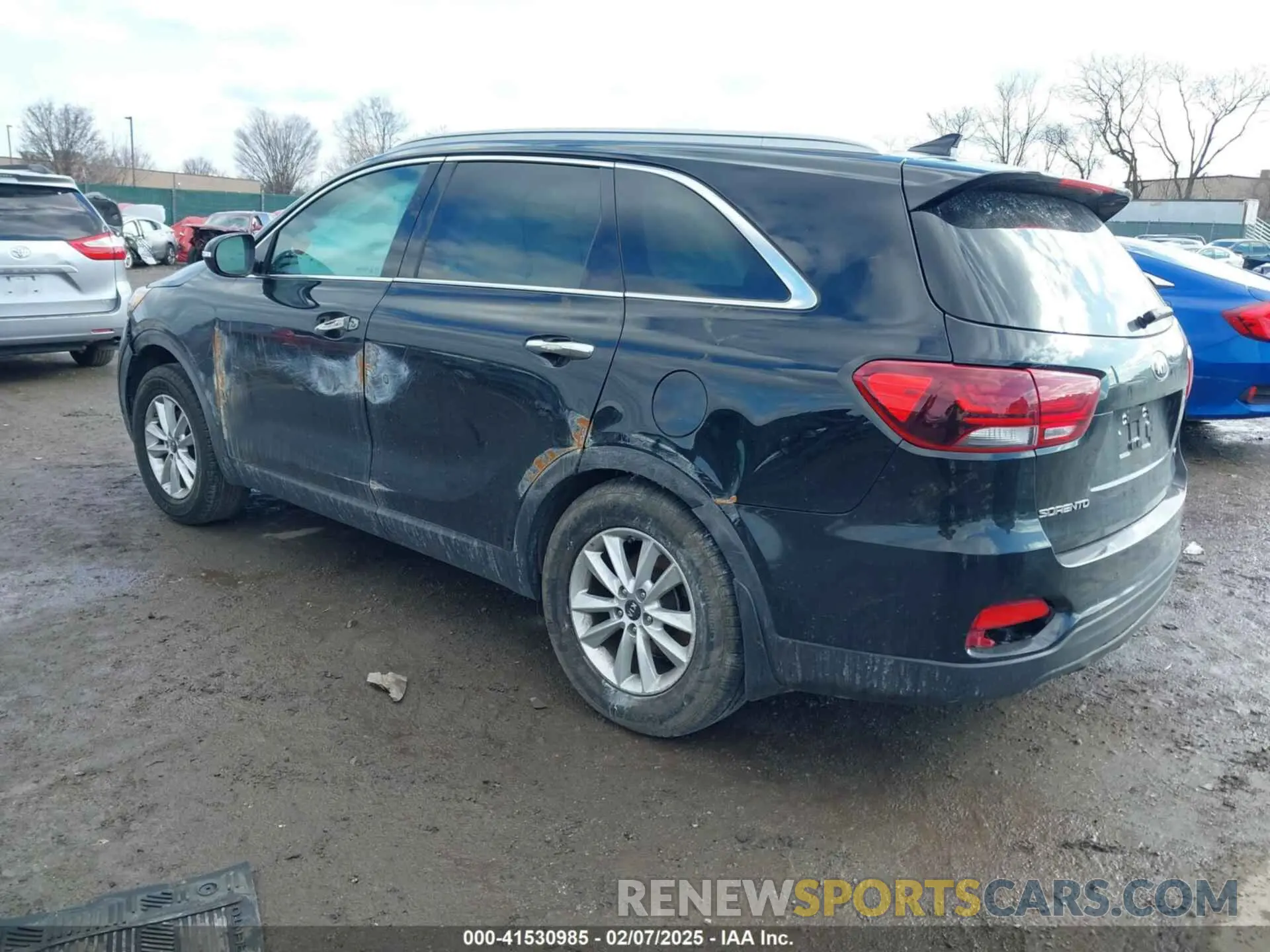 3 fotografías del automóvil dañado 5XYPG4A3XKG592630 KIA SORENTO 2019