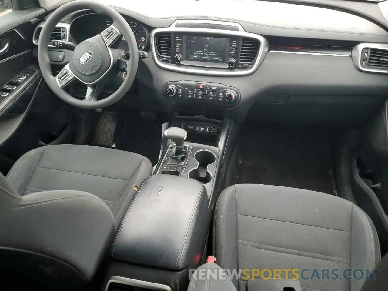 8 fotografías del automóvil dañado 5XYPG4A3XKG592725 KIA SORENTO 2019