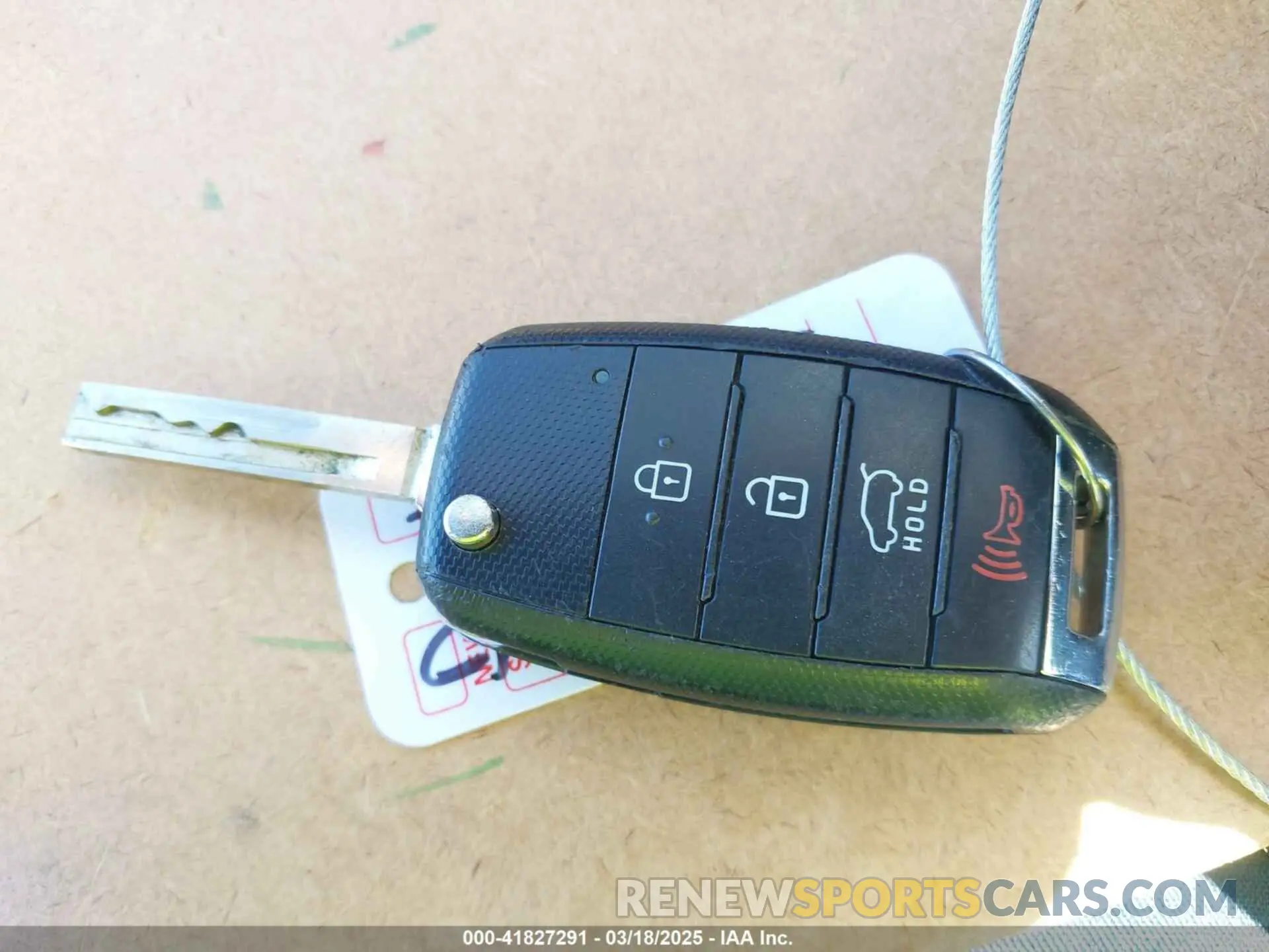11 fotografías del automóvil dañado 5XYPG4A3XKG605229 KIA SORENTO 2019