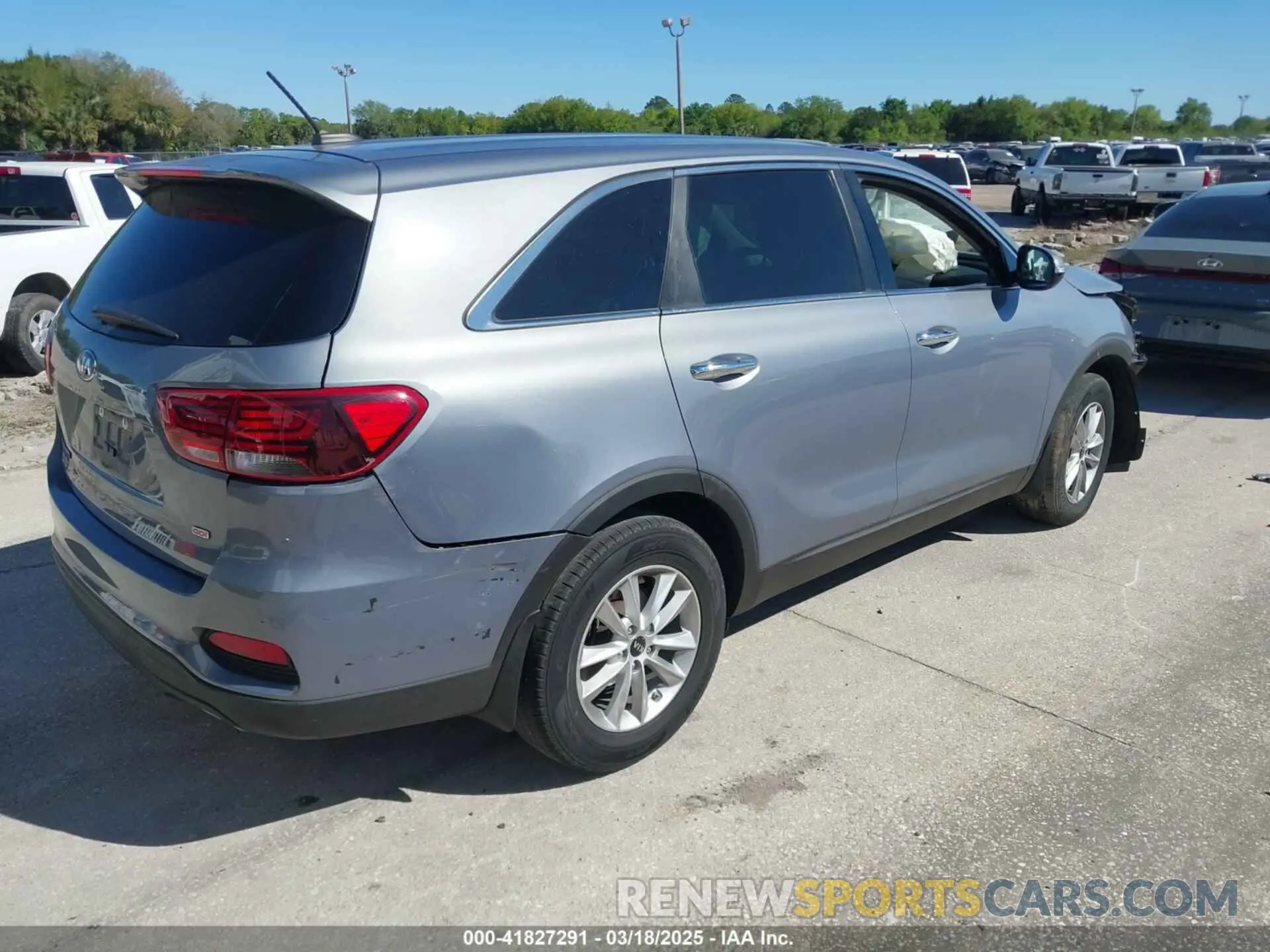 4 fotografías del automóvil dañado 5XYPG4A3XKG605229 KIA SORENTO 2019