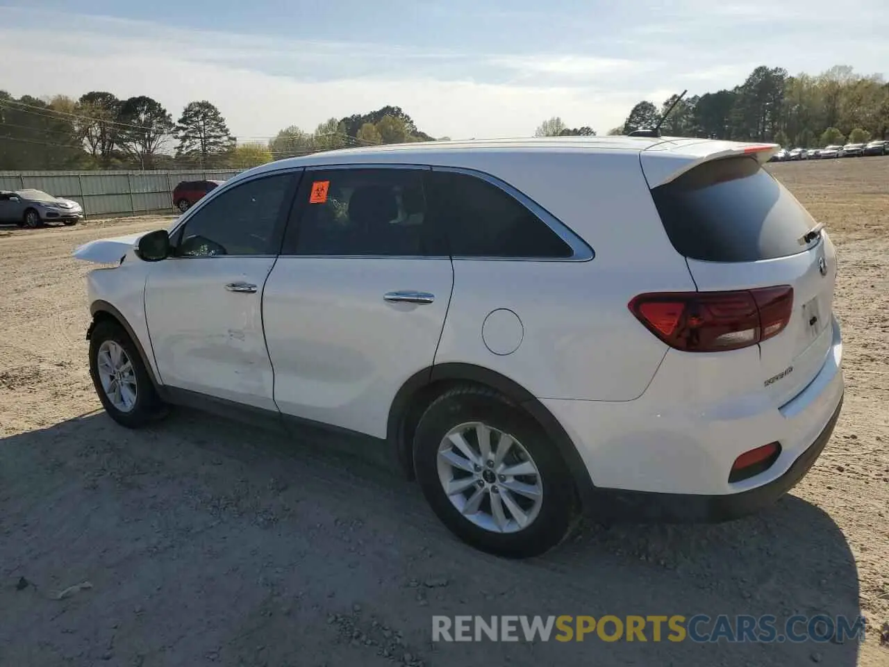 2 fotografías del automóvil dañado 5XYPG4A50KG489508 KIA SORENTO 2019